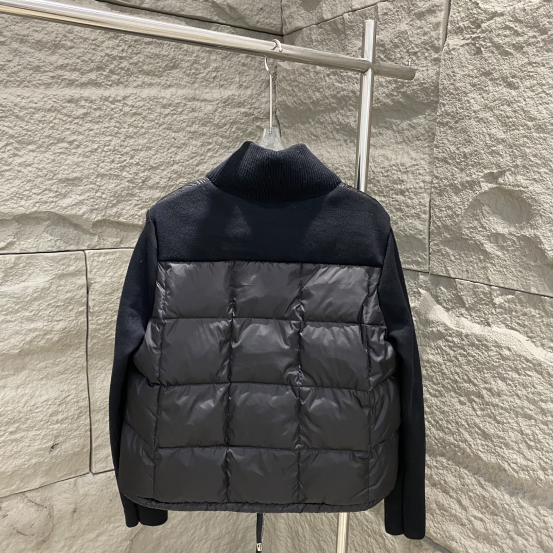 Guangzhou high-version Moncler women's cardigan stand collar spliced knitted down jacket. Colors: black/white. Sizes: S/M/L/XL.-Big cat