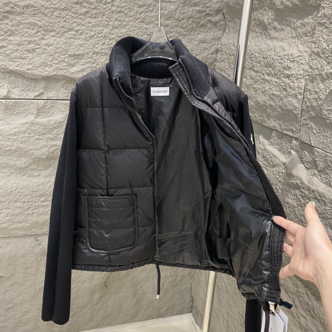 Guangzhou high-version Moncler women's cardigan stand collar spliced knitted down jacket. Colors: black/white. Sizes: S/M/L/XL.-Big cat