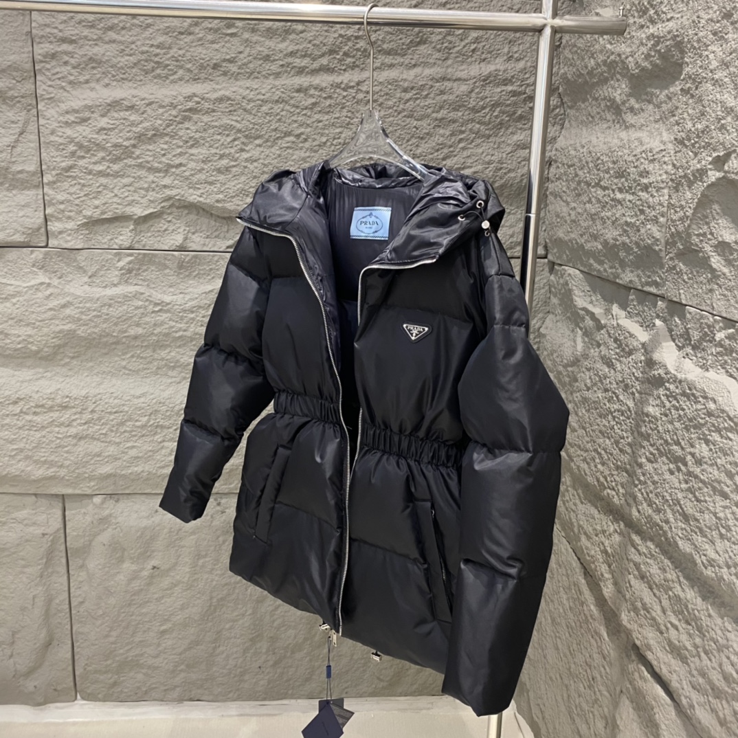 Prada new belted down jacket for women, slim fit with classic logo. Sizes S/M/L.-Big cat