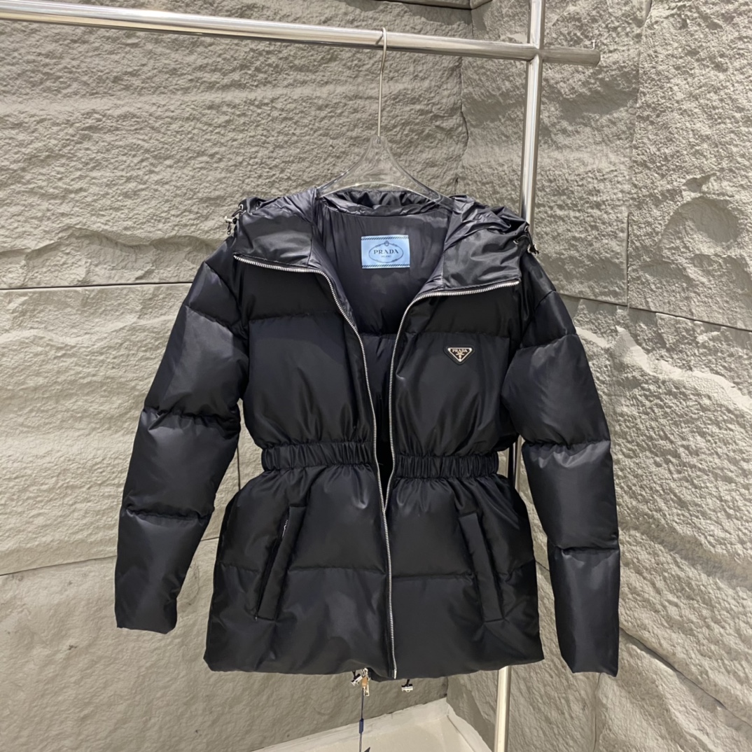 Prada new belted down jacket for women, slim fit with classic logo. Sizes S/M/L.-Big cat