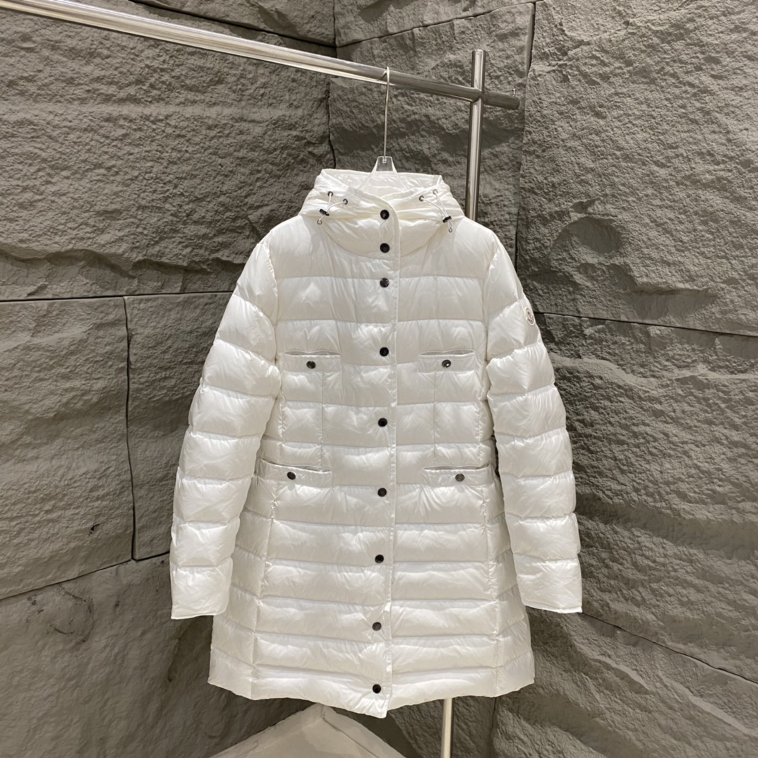 Top Moncler women's mid-length hooded down jacket, slim fit, 4 front pockets, hidden side zippers, adjustable waist. Colors: black/white. Sizes: 1/2/3.-Big cat