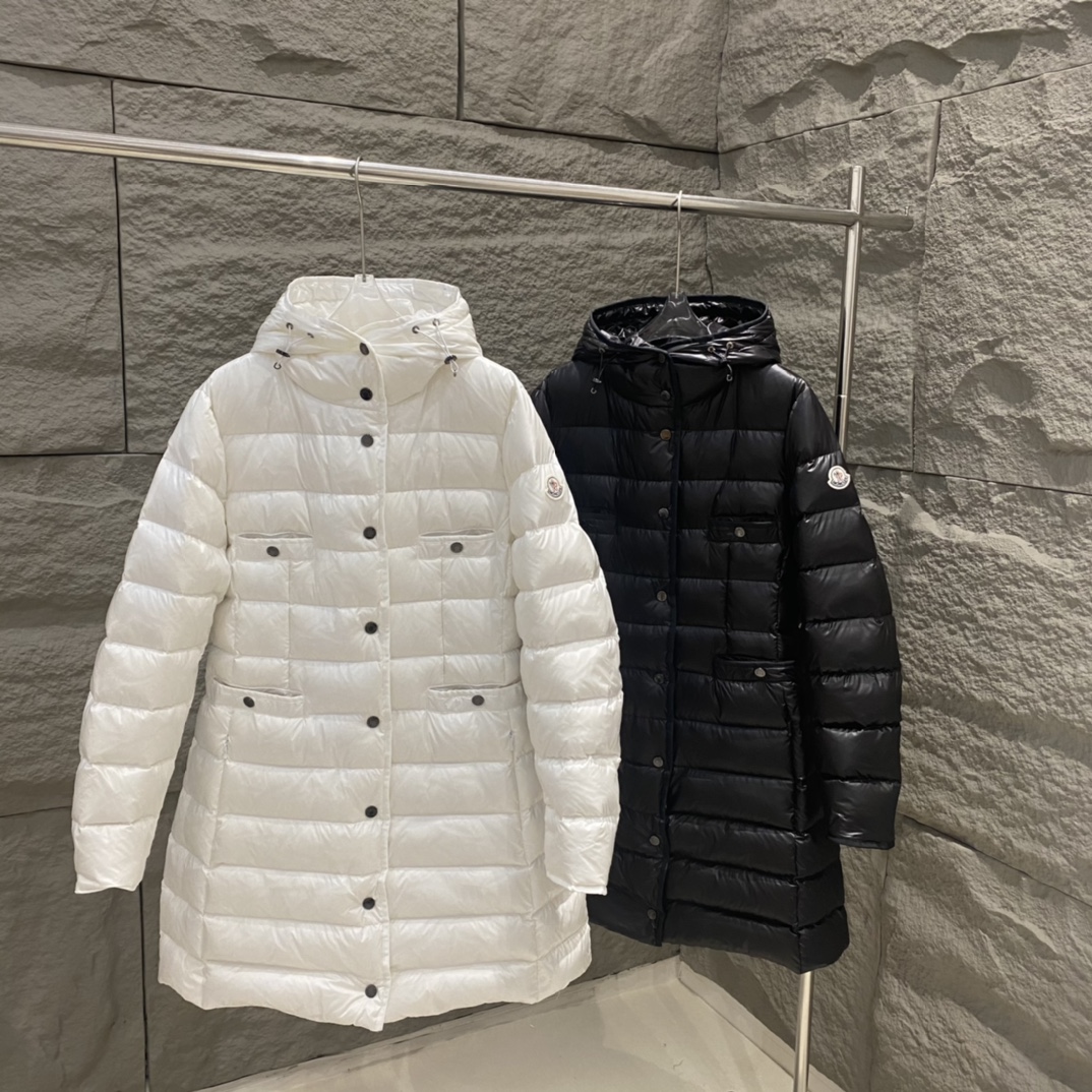 Top Moncler women's mid-length hooded down jacket, slim fit, 4 front pockets, hidden side zippers, adjustable waist. Colors: black/white. Sizes: 1/2/3.-Big cat