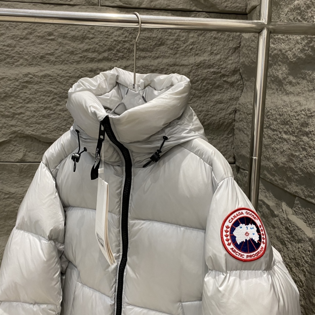 Canada Goose Crofton series red label down jacket for men and women. Top quality, high comfort. Features embroidered logo, YKK zipper, water-resistant fabric, 90% down filling. Colors: Silver Gray/Black. Sizes: XS to XL.-Big cat