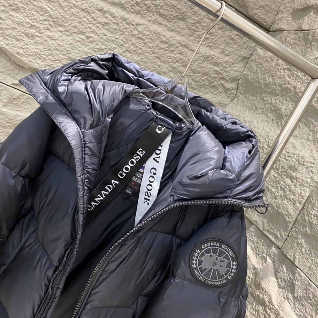 Canada Goose Crofton Series Red Label Down Jacket for Men and Women. Top quality, high comfort. Features embroidered logo, YKK zipper, water-resistant fabric, 90% down filling. Detachable inner straps. Colors: Silver Gray/Black. Sizes: XS to XL.-Big cat