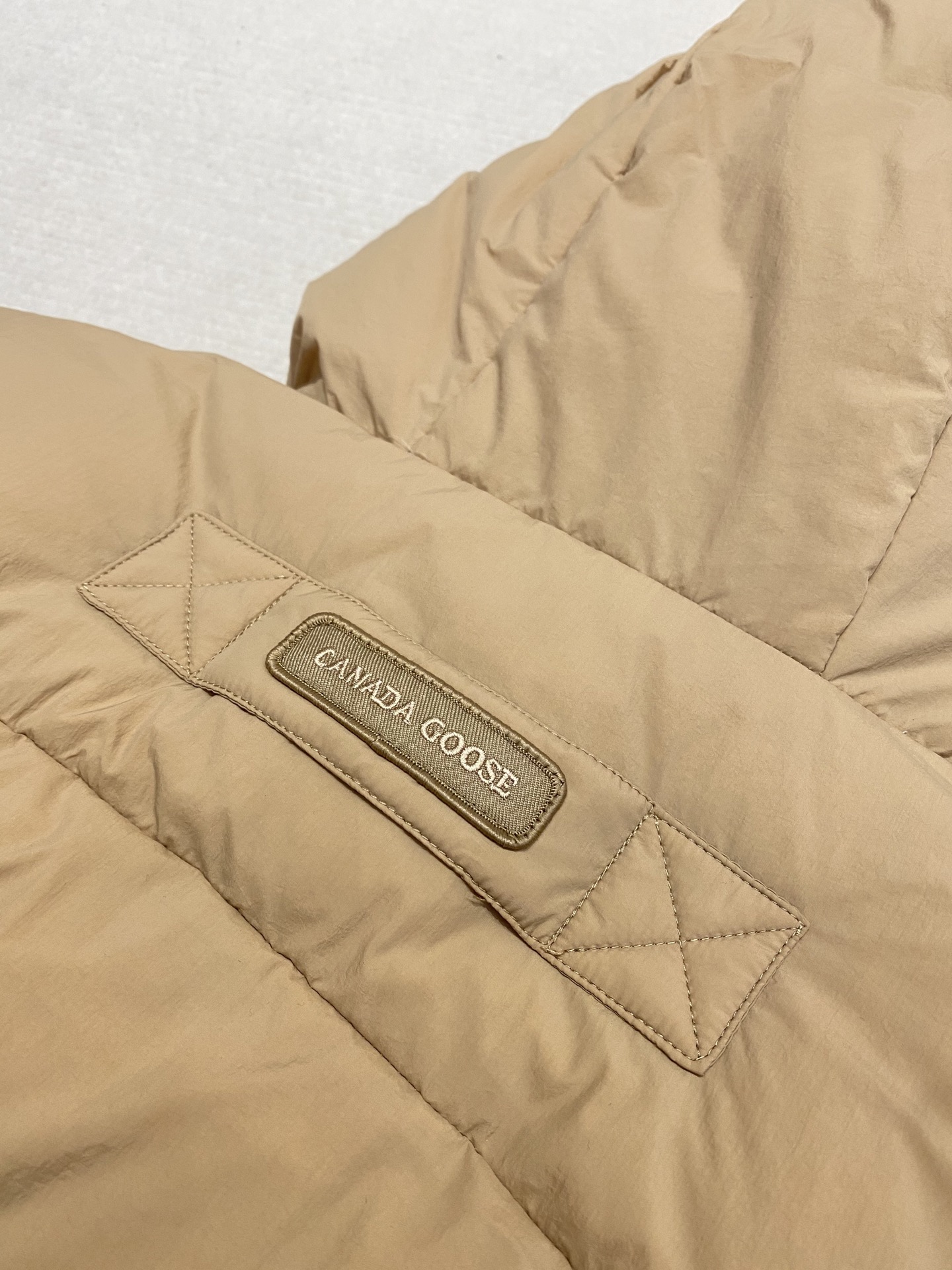 Canada Goose Wilu Parka: Recycled Nylon, Down-Filled, Oversized Fit - Desert/Black 4 i1760692391314 7258 0 3