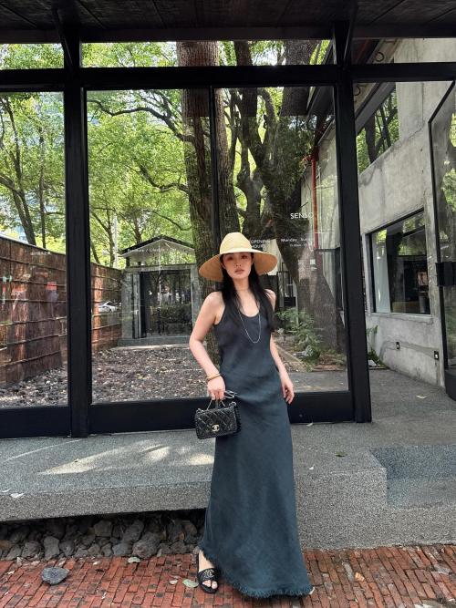 Elegant Sleeveless Linen Maxi Dress with Frayed Hem - Vacation Essential 1 Elegant Sleeveless Linen Maxi Dress with Frayed Hem - Vacation Essential