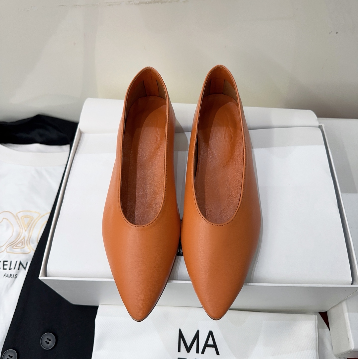 NO:788063,martiniano's 2026 new spring and summer small leather shoes are low-key, beautiful and comfortable Argentinian handmade granny shoes, simple color matching, suitable for going out at any time, effortlessly fashionable matching sheepskin fabric, sheepskin feet, Italian imported genuine leather outsole, size 35-39# (40# can be customized and non-returnable), single shoes, sheepskin, Leather soles19860909martiniano2026春夏新款小皮鞋低调又美丽舒适的阿根廷手工奶奶鞋,简单的配色,随时出街就是妥妥的,毫不费力的时髦对版羊皮面料,羊皮垫脚,意大利进口真皮大底,码数35-39#（40#可订做不退换）,单鞋,sheepskin,Leather soles,Women's Shoes