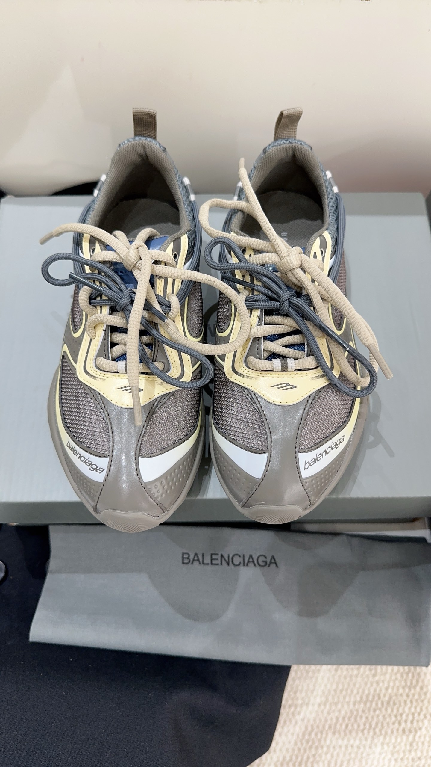 NO:782365,Balenciag*26 spring and summer new Monday Ultra series sports shoes have a very simple design, easy to wear and versatile, with full comfort, matched technology fabrics, breathable mesh lining, private model wear-resistant and non-slip rubber outsole, size 35-39# (40# custom-made, non-returnable), casual shoes/sports shoes, balenciaga, sneakers19860909Balenciag*26春夏新款Monday Ultra系列运动鞋非常简约的设计,好穿百搭舒适度拉满,对版科技部面料,透气网内里,私模耐磨防滑橡胶大底,码数35-39#（40#订做不退换）,休闲鞋/运动鞋,balenciaga,sneakers,Women's Shoes