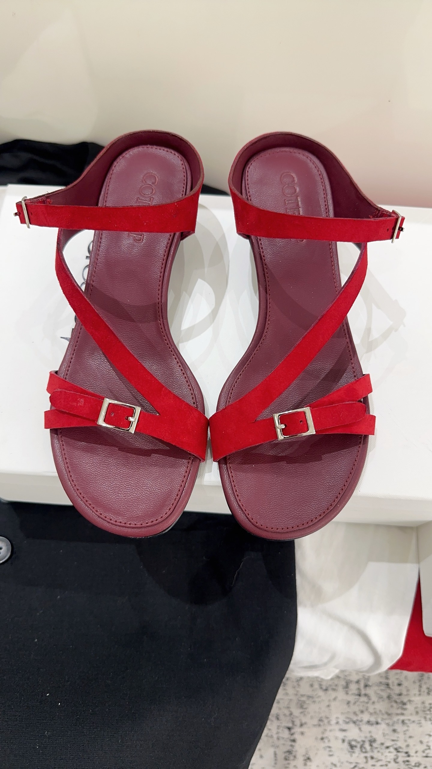 NO:786287,Cotem6's new treasure retro sandals, the king of beauty shoes, strikes again. Cotemp's thin strap sandals are really the big devil. They are super exquisite and versatile. You must not miss the sandals in summer. They are high mercerized sheepskin/cowhide fabric, sheepskin lining, genuine leather outsole imported from Italy, size 35-39# (40# custom-made, non-refundable), sandals, sandals, cowhide, sheepskin, sheep, Leather soles19860909Cotem6新款宝藏复古凉鞋美鞋王再次出击,cotemp这款细带凉鞋真的是大魔王,超精致百搭,夏季一定不能错过的凉鞋,对版高丝光羊京/牛皮面料,羊皮内里,意大利进口真皮大底,尺码35-39#（40#订做不退换）,凉鞋,sandals,cowhide,sheepskin,sheep,Leather soles,Women's Shoes