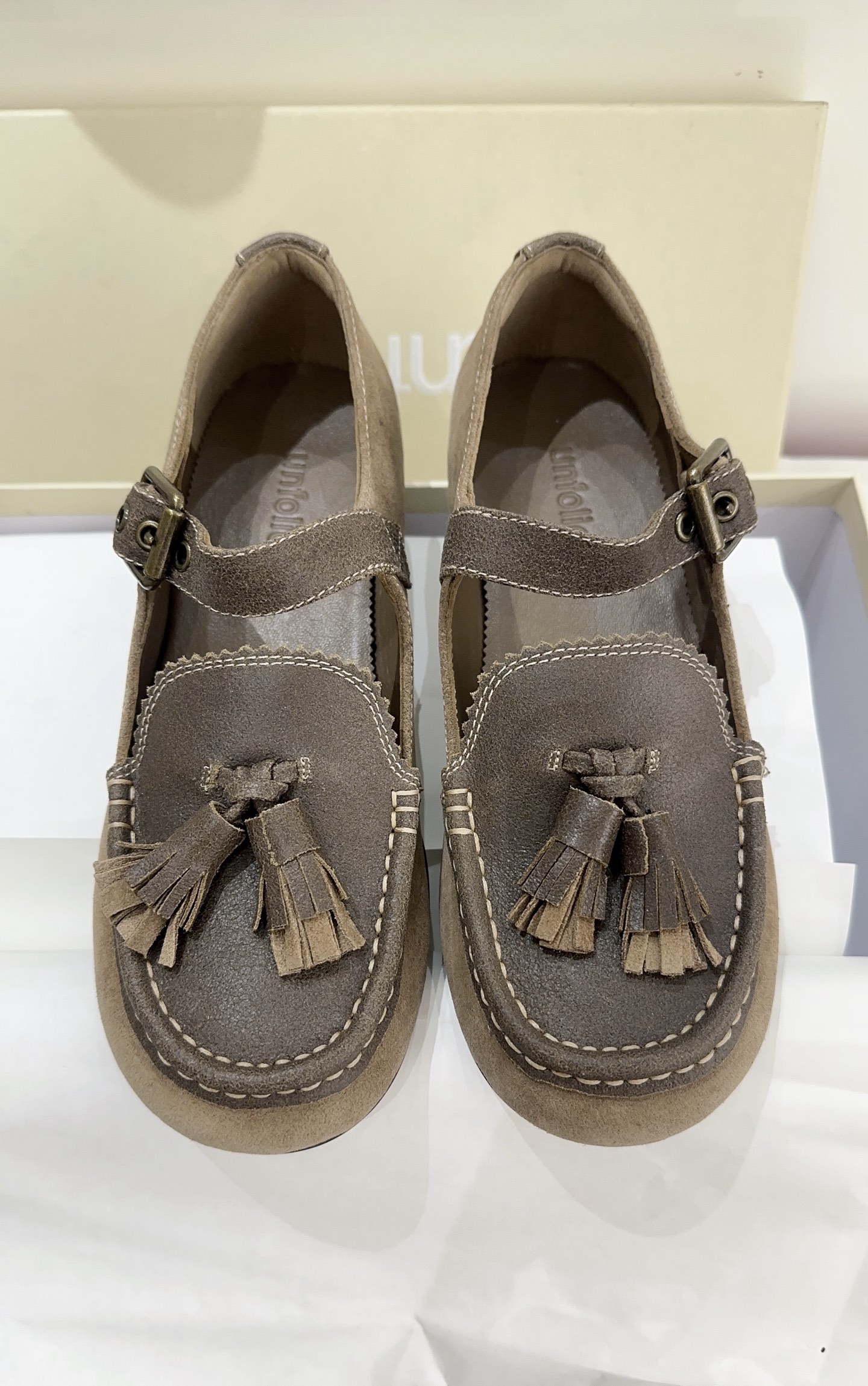 NO:882876,unfolio 26 early spring new hot style Mary Jane has her own fairy temperament, unlocking the cute and retro wearing atmosphere. Matched cowhide fabric, sheepskin lining, injection molded outsole imported from Italy, code number 35-39# (40# custom-made, non-returnable), single shoes, mary jane, cowhide, sheepskin19860909unfolio 26早春新款爆款玛丽珍自带仙女气质,解锁可爱&复古穿搭氛围对版牛皮面料,羊皮内里,意大利进口注塑大底,码数35-39#（40#订做不退换）,单鞋,mary jane,cowhide,sheepskin,Women's Shoes
