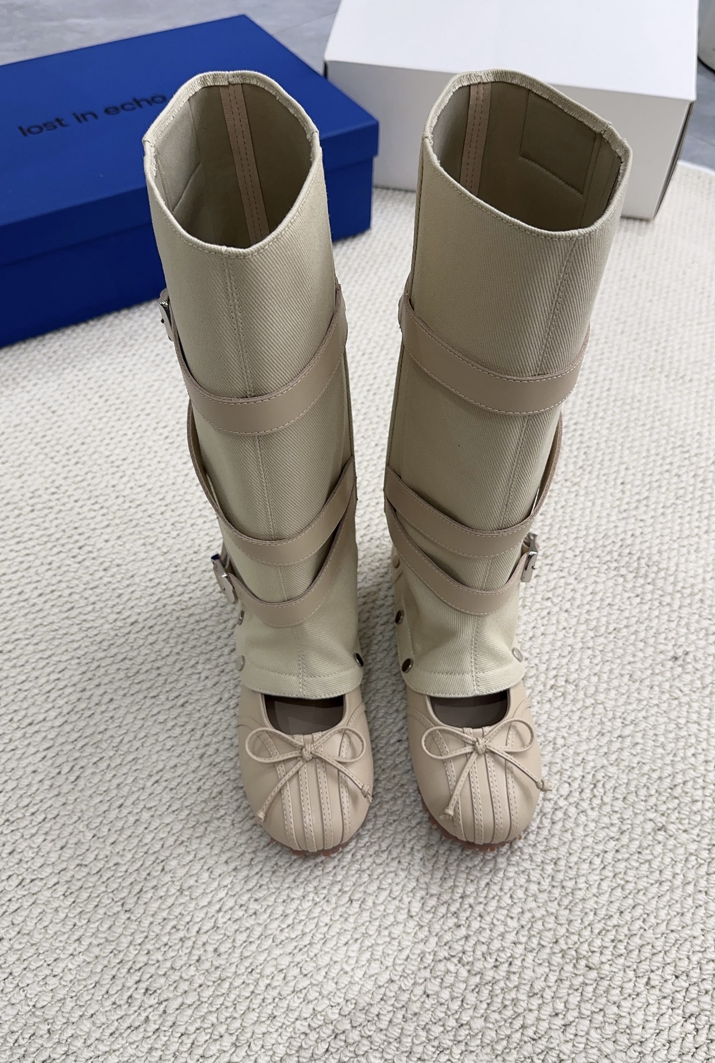 NO:922336,lost in echo26 new detachable two-wear boots, so cool, one-click disassembly to switch styles, sweet and cool, casual and free, be a gray girl with a sense of breathing. Matched sheepskin fabric, sheepskin lining, private molded rubber non-slip outsole, code number 35-39# (40# custom-made, non-refundable), boots, boots, sheepskin19860909lost in echo26新款可拆卸两穿靴,太顶了,一键拆卸切换风格,甜酷随意拿捏,随性洒脱,做个自带呼吸感的格雷系女孩对版羊皮面料,羊皮内里,私模橡胶防滑大底,码数35-39#（40#订做不退换）,靴子,boots,sheepskin,Women's Shoes
