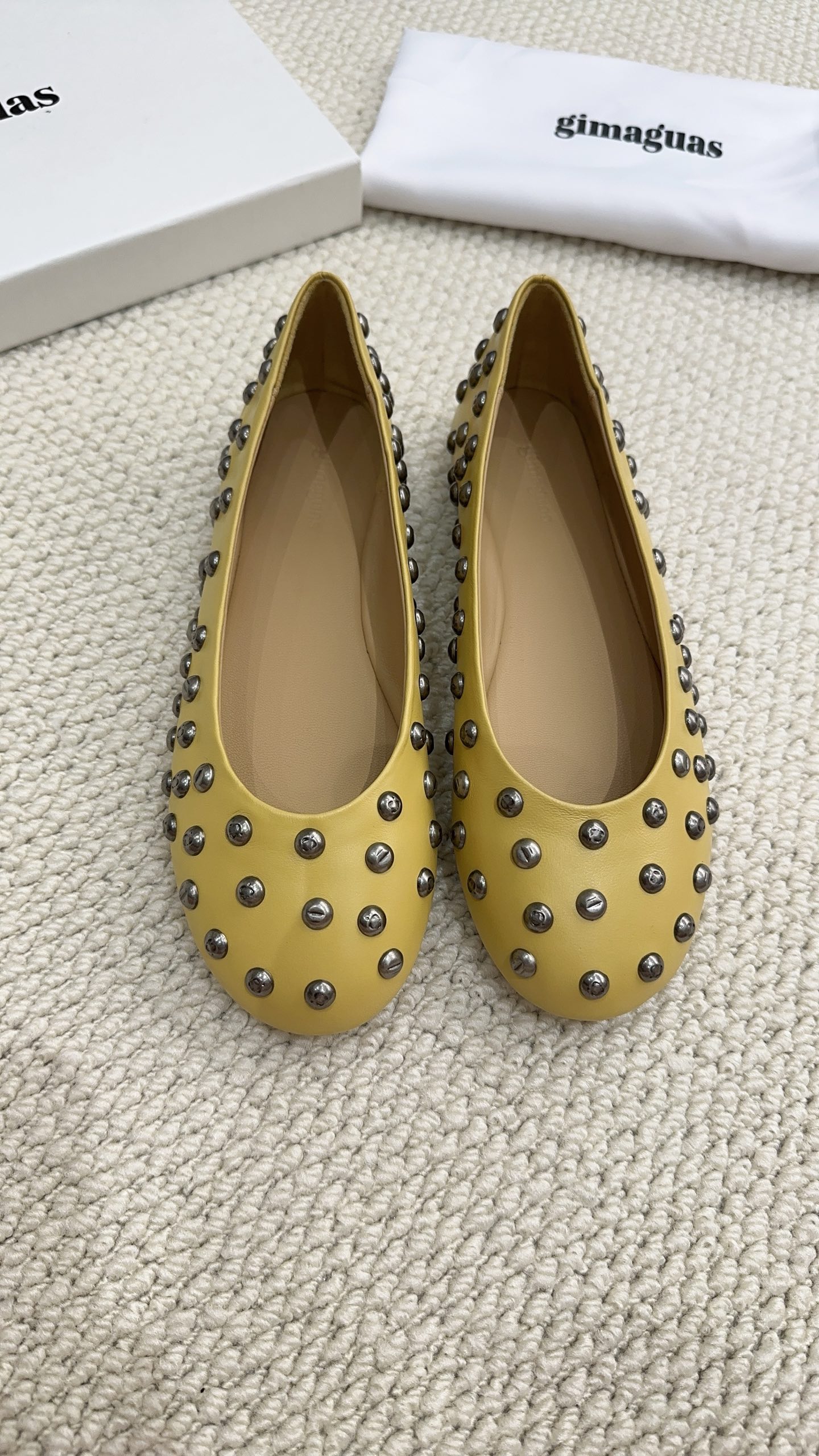 NO:889821,gimaguas 2026 spring and summer Ballerina studs series absolutely studded ballet shoes, ballet shoes with 'emoticons' on the shoes, like three-dimensional emoticons, the sweet and cool contrast directly fills the matching sheepskin fabric, sheepskin lining, Italian imported genuine leather outsole, size 35-39# (40# custom-made, non-refundable), single shoes, sheepskin, Leather soles19860909gimaguas2026春夏Ballerina studs系列绝铆钉芭蕾鞋,鞋子上长满“表情包”的芭蕾鞋,像一个个立体的表情包,甜酷反差直接拉满对版羊皮面料,羊皮内里,意大利进口真皮大底,码数35-39#（40#订做不退换）,单鞋,sheepskin,Leather soles,Women's Shoes