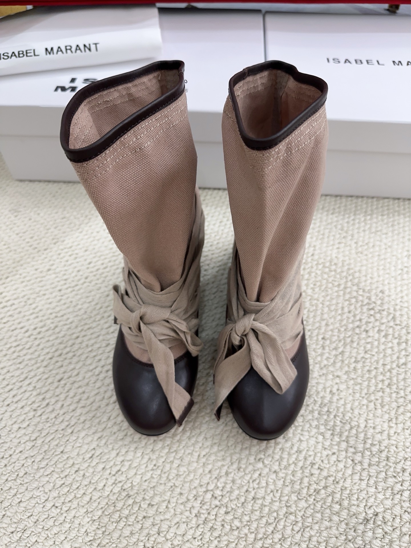 NO:903492,isabelmarant2026 new autumn and winter catwalk style bohemian style lace-up boots, lazy French European style, sassy, ​​natural, comfortable, free and easy, fashionable, favorite imported high-mercerized cow suede technical cloth fabric, water-dyed cow lining, Italian imported genuine leather outsole, code number 35-39# (40# custom-made, non-refundable), boots, boots, Leather soles19860909isabelmarant2026秋冬新款走秀款波西米亚风绑带靴慵懒法欧风,飒爆了 自然舒适洒脱时髦精最爱对版进口高丝光牛反绒科技布面料,水染牛里,意大利进口真皮大底,码数35-39#（40#订做不退换）,靴子,boots,Leather soles,Women's Shoes