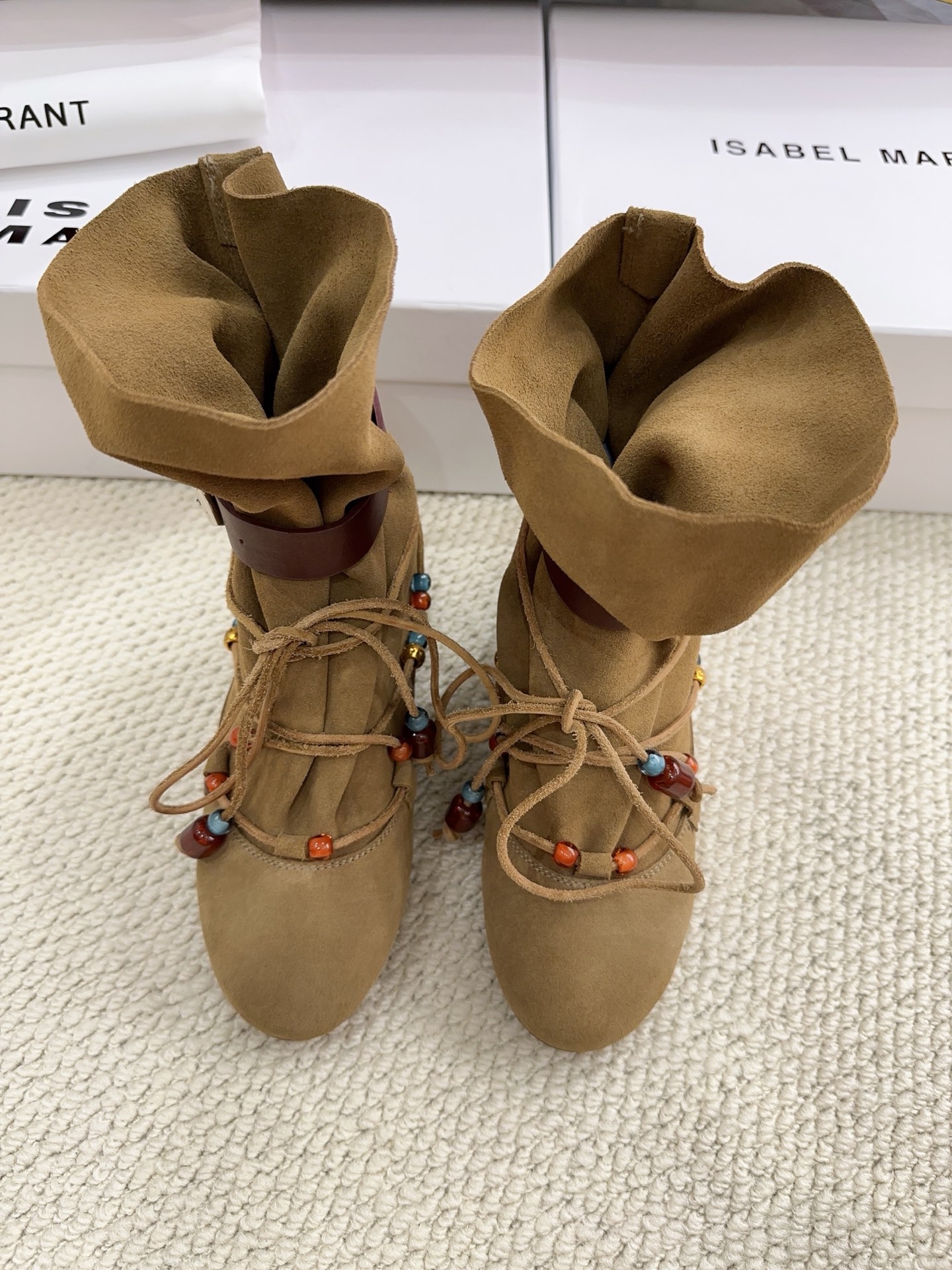 NO:903508,isabelmarant2026 new autumn and winter catwalk style bohemian style lace-up boots, lazy French European style, sassy, ​​natural, comfortable, free and easy, fashionable, favorite imported high-mercerized cow suede technical cloth fabric, water-dyed cow lining, Italian imported genuine leather outsole, code number 35-39# (40# custom-made, non-refundable), boots, boots, Leather soles19860909isabelmarant2026秋冬新款走秀款波西米亚风绑带靴慵懒法欧风,飒爆了 自然舒适洒脱时髦精最爱对版进口高丝光牛反绒科技布面料,水染牛里,意大利进口真皮大底,码数35-39#（40#订做不退换）,靴子,boots,Leather soles,Women's Shoes