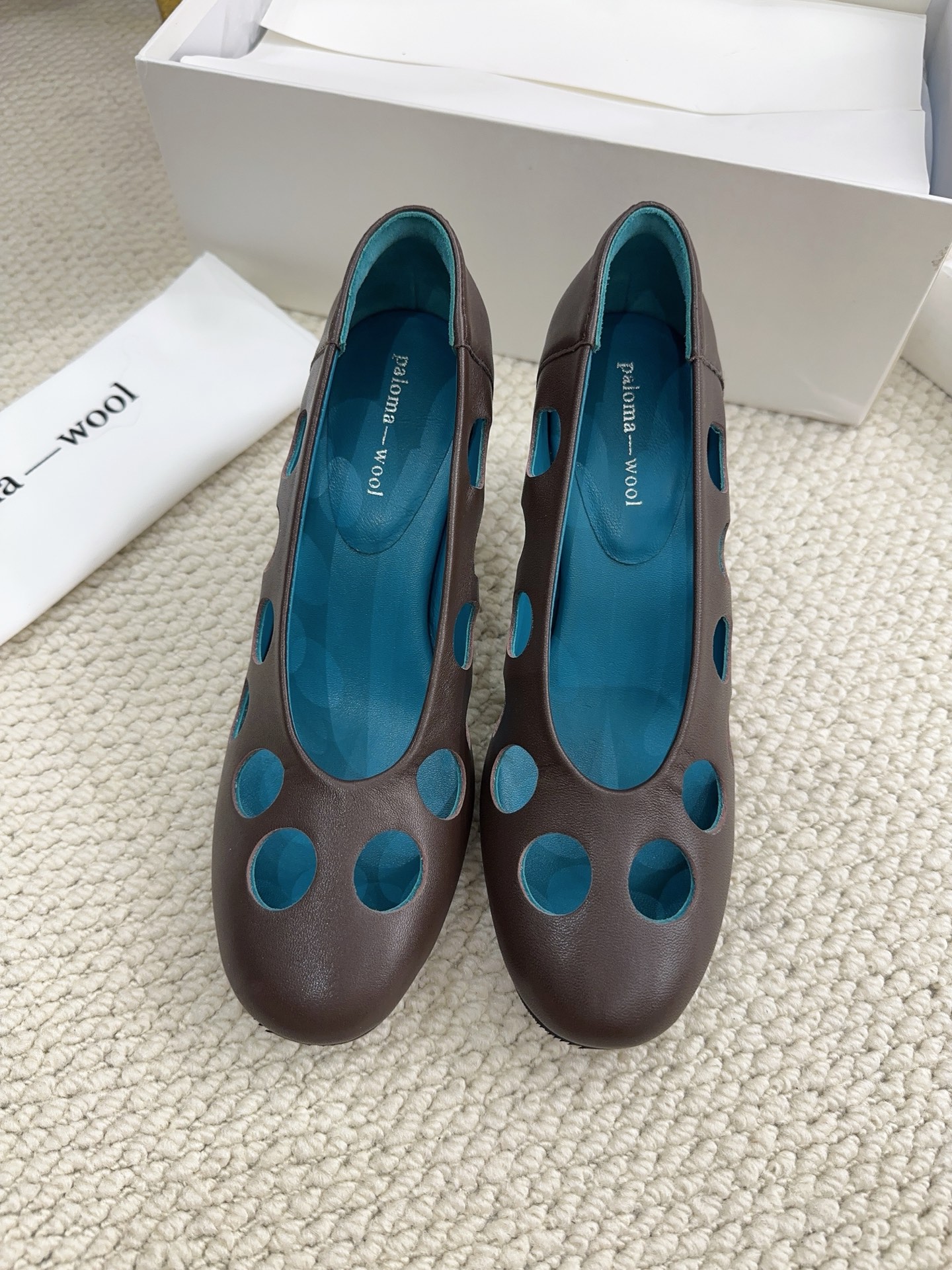NO:922394,paloma wool 2026 new style beautiful retro hollow ballet shoes are so beautiful, they are simply art, full of layered design, an indispensable artifact for fashionistas, matching cowhide/horse hair fabric, sheepskin lining, code number 35-39# (40# custom-made, non-refundable), single shoes, cowhide, sheepskin19860909paloma wool 2026新款绝美复古镂空芭蕾鞋太美了,简直就是艺术,分层设计感十足,时髦精不能缺少的神器,对版牛皮/马毛面料,羊皮内里,码数35-39#（40#订做不退换）,单鞋,cowhide,sheepskin,Women's Shoes