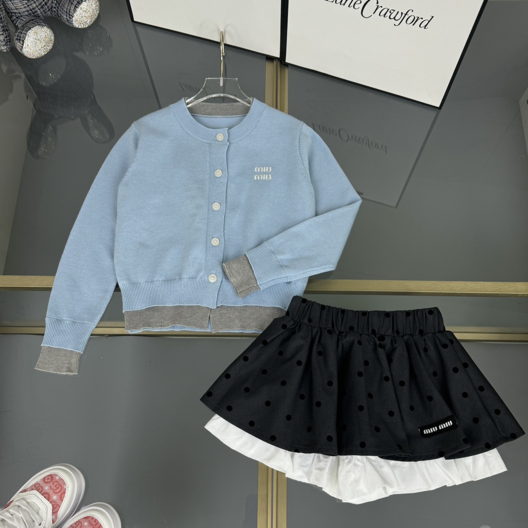 Miu Miu Girls' Knitted Cardigan & Skirt Set - Stylish Two-Piece Outfit 2 i1741697659 6251 3