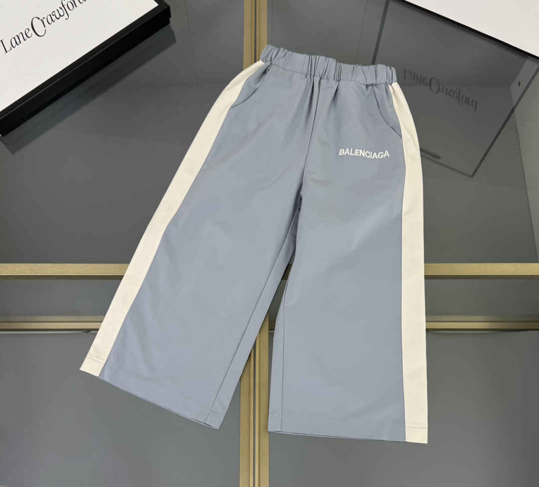 Balenciaga Kids' Windbreaker & Pants Set - Stylish Two-Tone Outfit for Children 7 i1757848507 4740 0