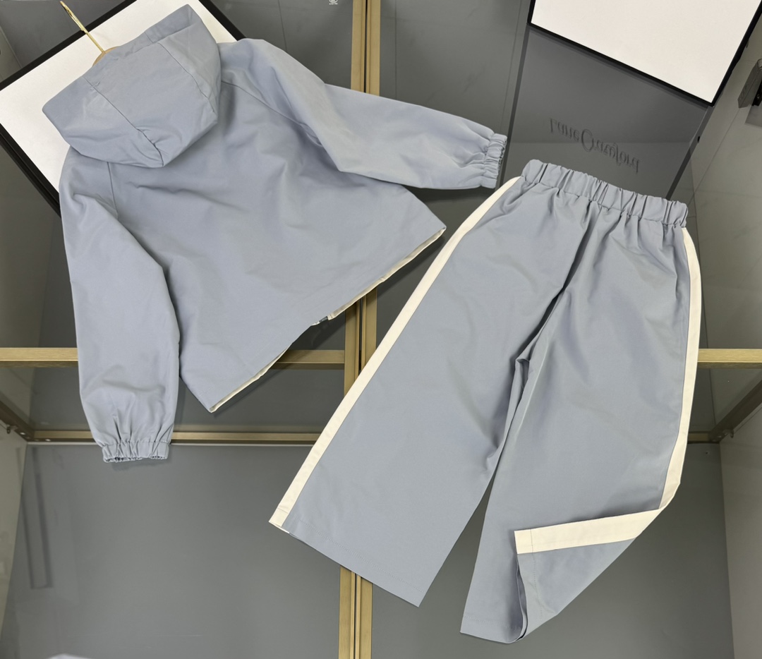 Balenciaga Kids' Windbreaker & Pants Set - Stylish Two-Tone Outfit for Children 10 i1757848507 6463 0