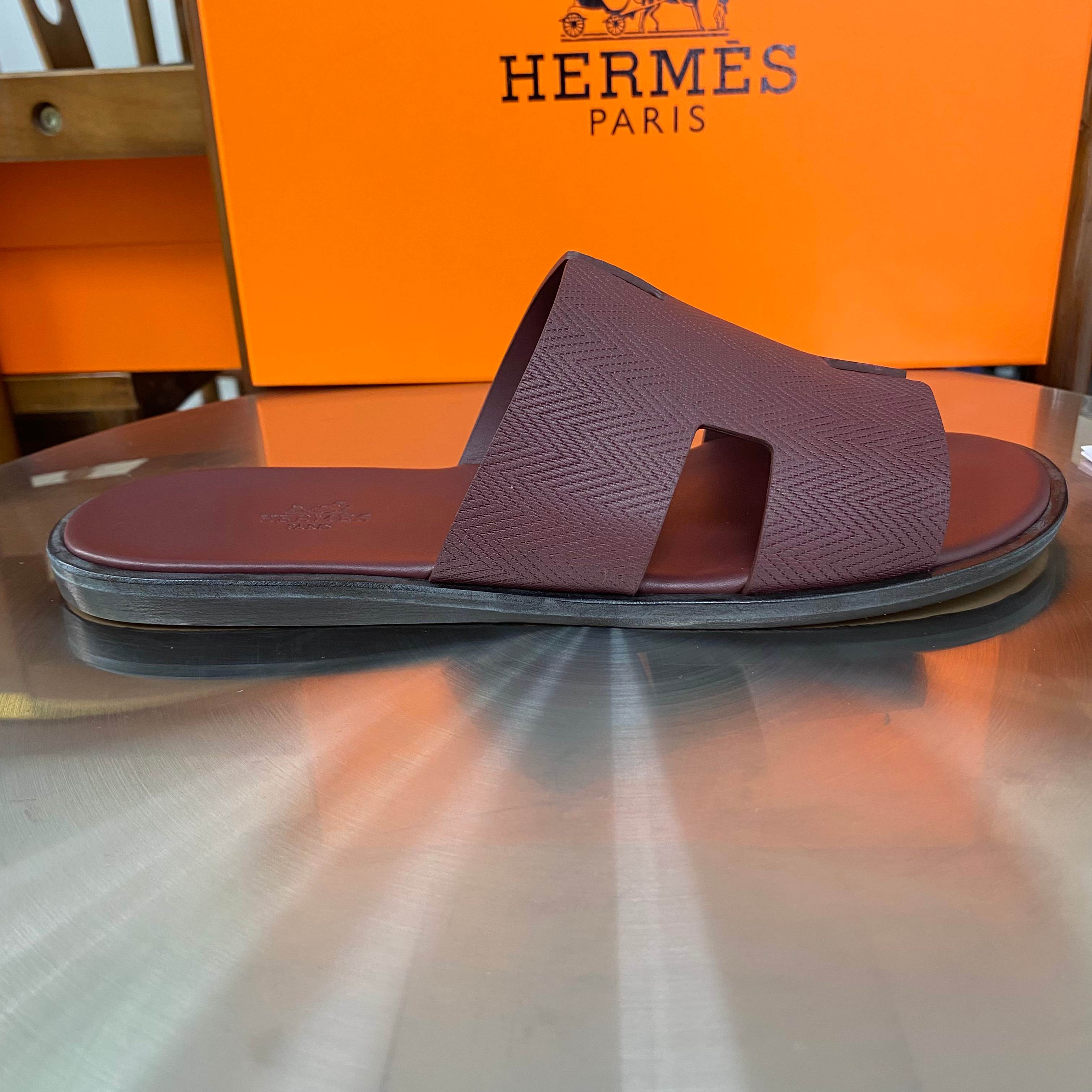 NO:448743,Private molded embossed top version H home 2025s new men's sandals Hermes Hermes who like second uncle's slippers must not miss this slipper, which is easy to wear and versatile and classic. The fabric is imported cowhide with cowhide inner, the sole is imported from Italian genuine leather, the packaging is equipped with original high-end packaging. The size is 39-44 (38.45.46.47.48 customized, no return or exchange), slippers, hermes, hermes, slippers, cowhide, Leather soles19860909私模压纹 顶级版本 H家2025s新款男凉拖爱马仕Hermes 喜欢二舅姥爷拖鞋的一定不能错过这款拖鞋,好穿百搭又经典 面料进口牛皮面配搭牛皮内里 大底进口意大利真皮大底 包装配原版高档包装. 码数39一44（38.45.46.47.48订做不退换）,拖鞋,hermes,hermes,slippers,cowhide,Leather soles,Women's Shoes