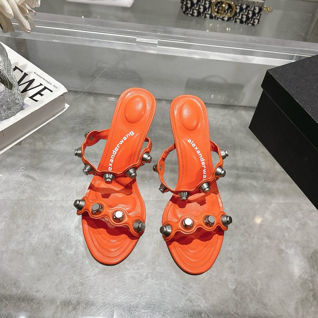 NO:129514,Alexander wang 2025 high sandal slippers The upper is imported sheepskin and special canvas butter leather. The original craft concave and concave three-dimensional imported sheepskin footbed, original insole logo, original Italian imported perm dyed original sole. The upper is original sheepskin P heel height is about 7cm Size35-39 (40 customization, no return or replacement), slippers, alexander wang, sandals, slippers, sheepskin19860909Alexander wang亚力山大王 2025年 高凉鞋拖鞋 鞋面为进口羊皮和特殊帆布牛油皮原厂工艺凹凸立体进口羊皮垫脚, 原厂鞋垫logo标,原版意大利进口透染原版大底 鞋面原版羊皮 P 跟高约7cm Size35-39（40定制不退不换）,拖鞋,alexander wang,sandals,slippers,sheepskin,Women's Shoes