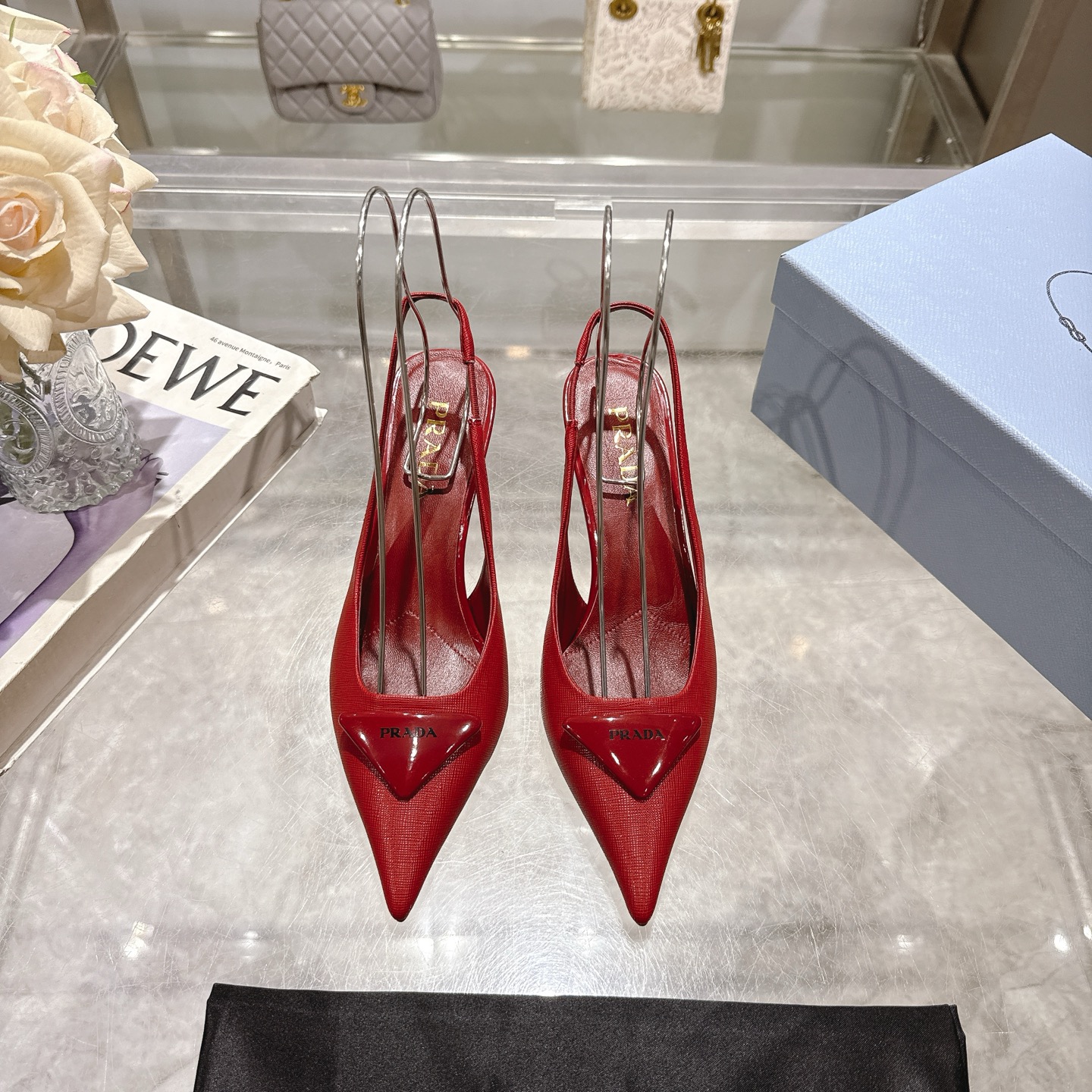 NO:424335,PRADA 25 counter catwalk sandals, triangle buckle, high heels, early spring catwalk style!  High custom open bead fabric with imported water dyed sheepskin outsole original Italian leather outsole heel height 7.5cm shoe size: 35-40, high heels sandals, prada, prada, sandals, high heels, sheepskin, Leather soles19860909PRADA 普拉达 25 专柜走秀款尖头凉鞋 三角扣标 高跟 早春走秀款！ 鞋面高定制开边珠面料 内里进口水染羊皮 大底原版意大利真皮大底 跟高7.5cm 鞋码:35-40,高跟鞋凉鞋,prada,prada,sandals,high heels,sheepskin,Leather soles,Women's Shoes