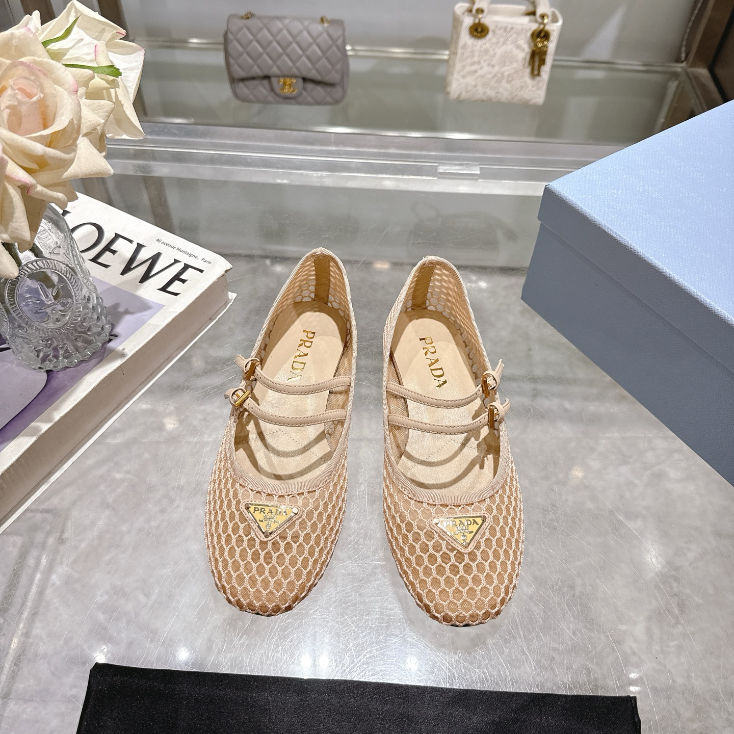 NO:424314,Prada/Prada 2025ss Spring and Summer New Products, Shining Mary Zhen Flat Ballerina Shoes Soft and Comfortable, Recommended by major bloggers of Xiaohongshu, Definite Academy Style Commuter 1-1 Development, Round-toe Golden Triangle Buckle Fabric Breathable Gauze Mesh Sheepskin Inner Size 35-40 (41 Customized No Return and Exchange), Ballet Shoes, Prada, Prada, Mary Jane, Sheepskin19860909Prada/普拉达2025ss春夏新品 闪亮登场 玛丽珍平底芭蕾舞鞋 柔软舒适 ,小红书各大博主推荐,妥妥的学院风通勤1-1开发 圆头金色三角标扣 面料 透气纱网 羊皮内里 码数35一40（41定做不退换）,芭蕾舞鞋,prada,prada,mary jane,sheepskin,Women's Shoes