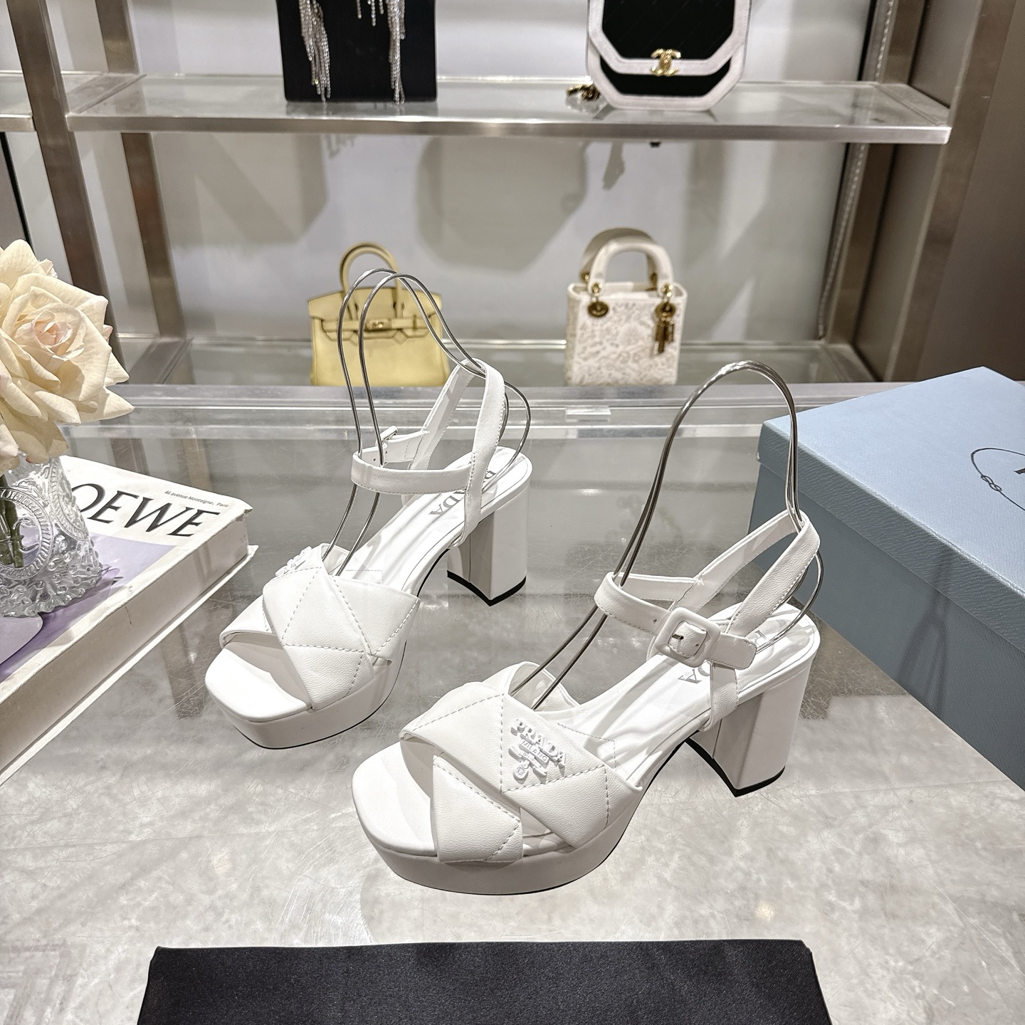 Sandales Prada en Cuir d'Agneau Blanc avec Plateforme et Talon Bloc