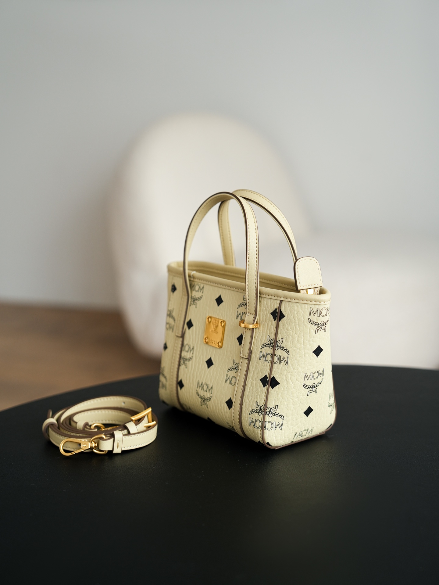 ®官网同步上新款®菜篮子𝐌𝐂𝐌 𝐓𝐨𝐧𝐢 𝐕𝐢𝐬𝐞𝐭𝐨𝐬 𝐗-𝐦𝐢𝐧𝐢·Cp独家®️经典干米白超mini