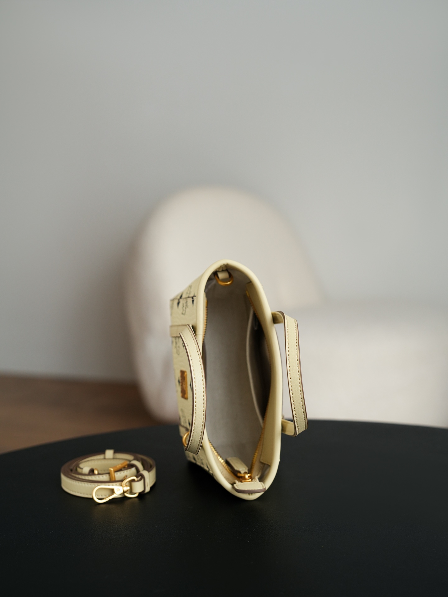 ®官网同步上新款®菜篮子𝐌𝐂𝐌 𝐓𝐨𝐧𝐢 𝐕𝐢𝐬𝐞𝐭𝐨𝐬 𝐗-𝐦𝐢𝐧𝐢·Cp独家®️经典干米白超mini