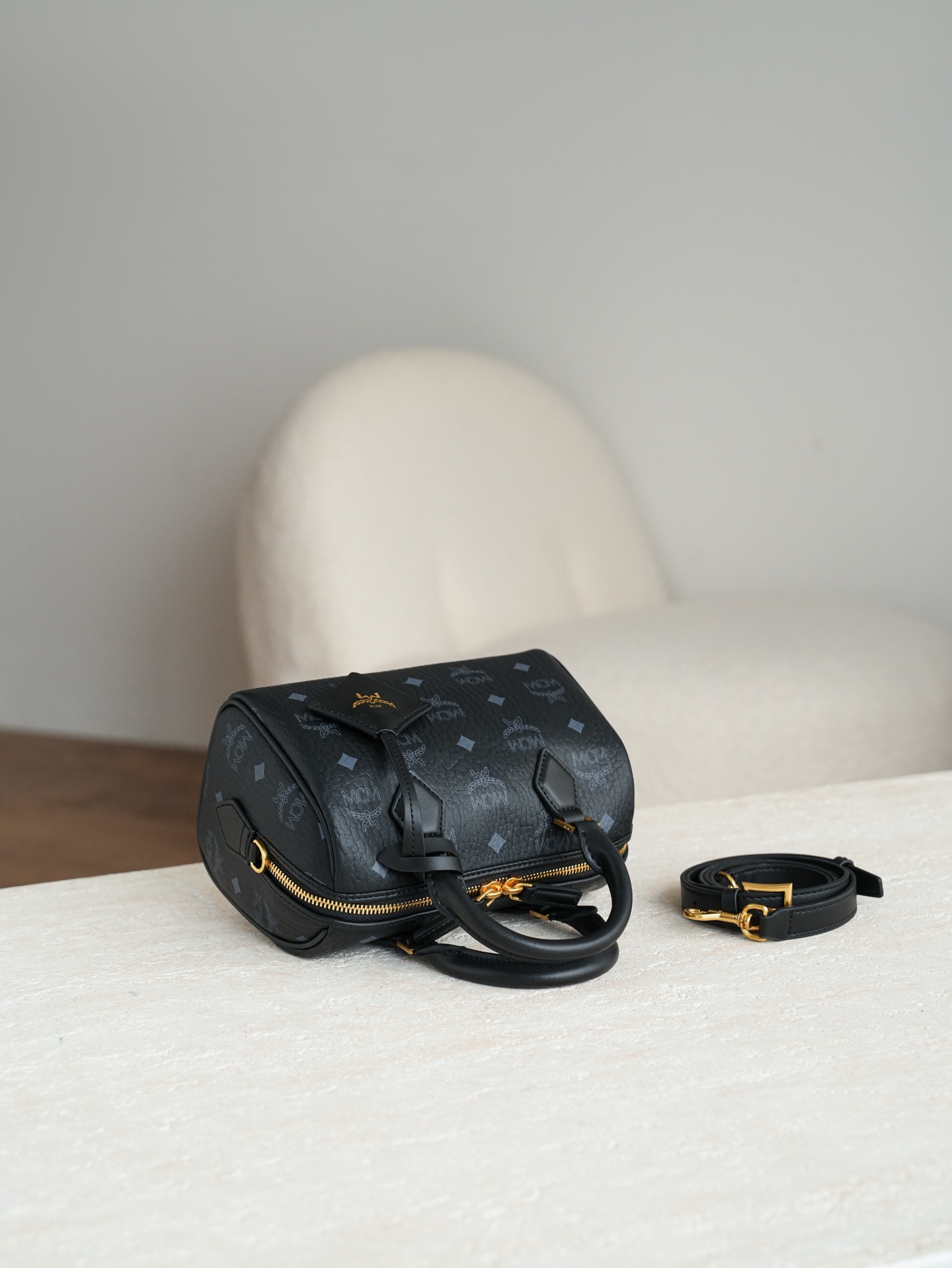 ®全新升级®官网同步𝙈𝘾𝙈 𝙀𝙡𝙡𝙖 𝘽𝙤𝙨𝙩𝙤𝙣黑色𝙎𝙢𝙖𝙡𝙡#波士顿枕头包新小号·CP独家｜黑色这款