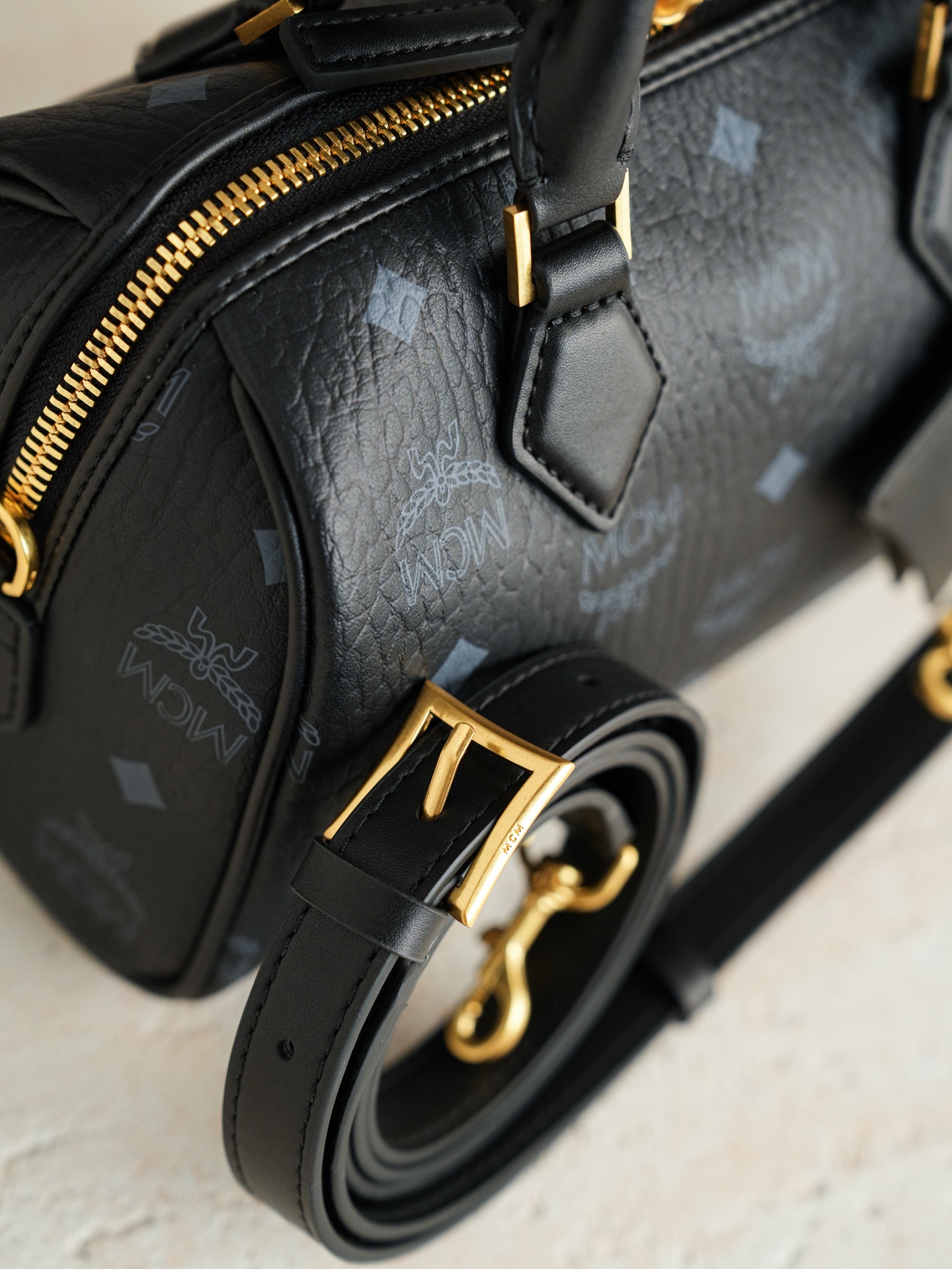 ®全新升级®官网同步𝙈𝘾𝙈 𝙀𝙡𝙡𝙖 𝘽𝙤𝙨𝙩𝙤𝙣黑色𝙎𝙢𝙖𝙡𝙡#波士顿枕头包新小号·CP独家｜黑色这款