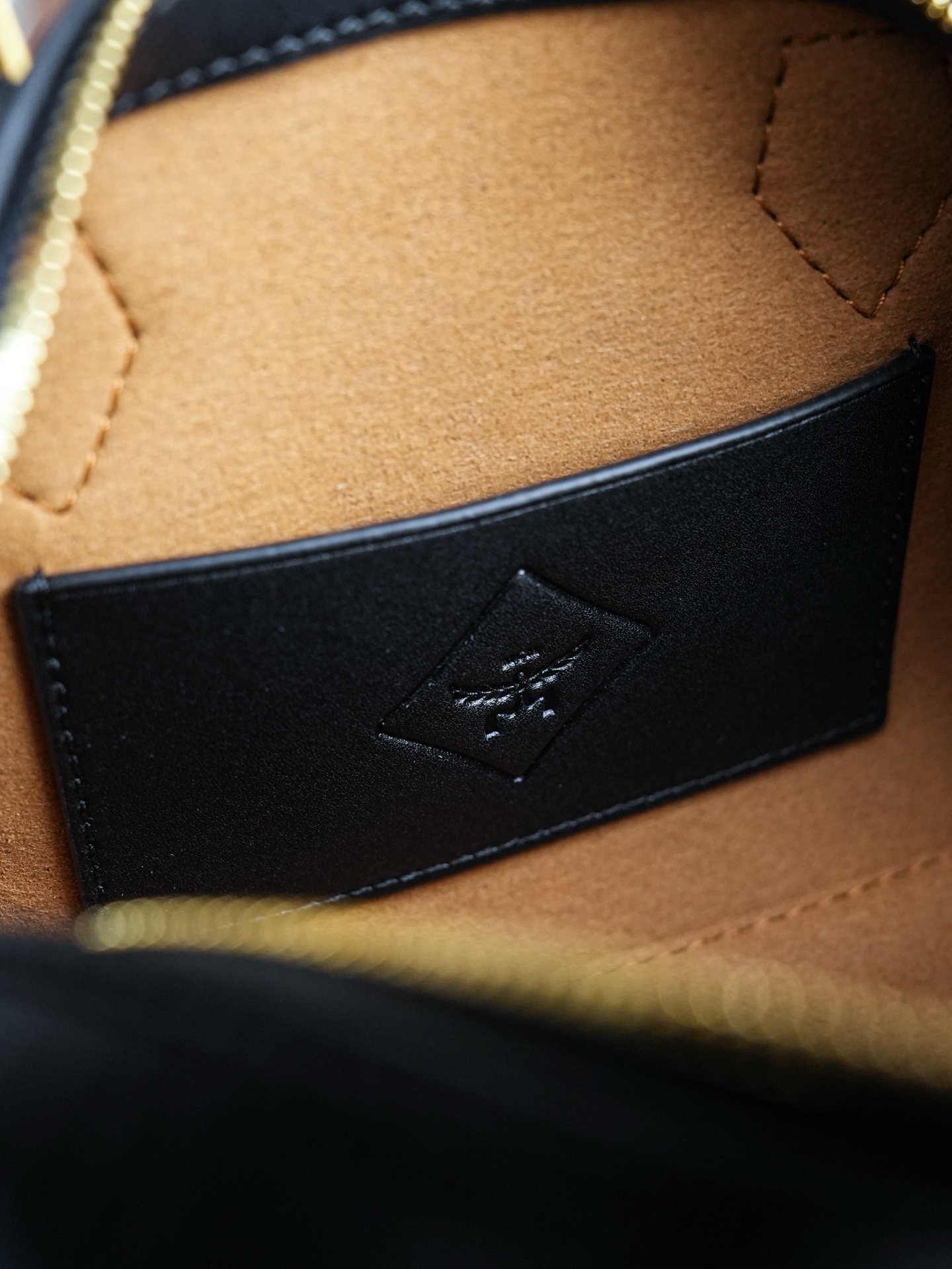 𝗠𝗖𝗠 𝗘𝗹𝗹𝗮 𝗩𝗶𝘀𝗲𝘁𝗼𝘀🆕新款黑色Mini#波士顿包新款·Cp独家®️黑色老花满印这款MCM迷你