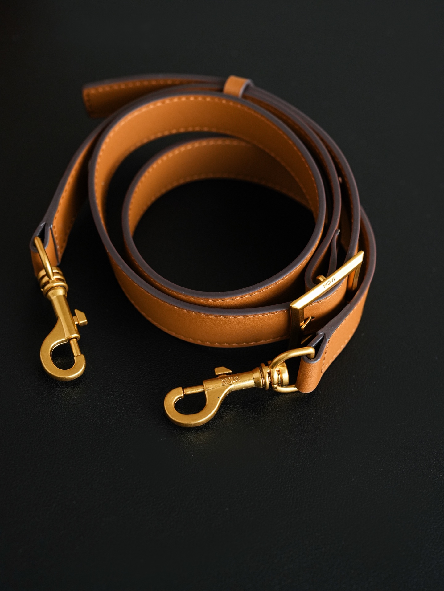 ®全新升级®官网同步𝙈𝘾𝙈 𝙀𝙡𝙡𝙖 𝘽𝙤𝙨𝙩𝙤𝙣土黄色𝙎𝙢𝙖𝙡𝙡#中号 波士顿枕头包·CP独家｜土黄色