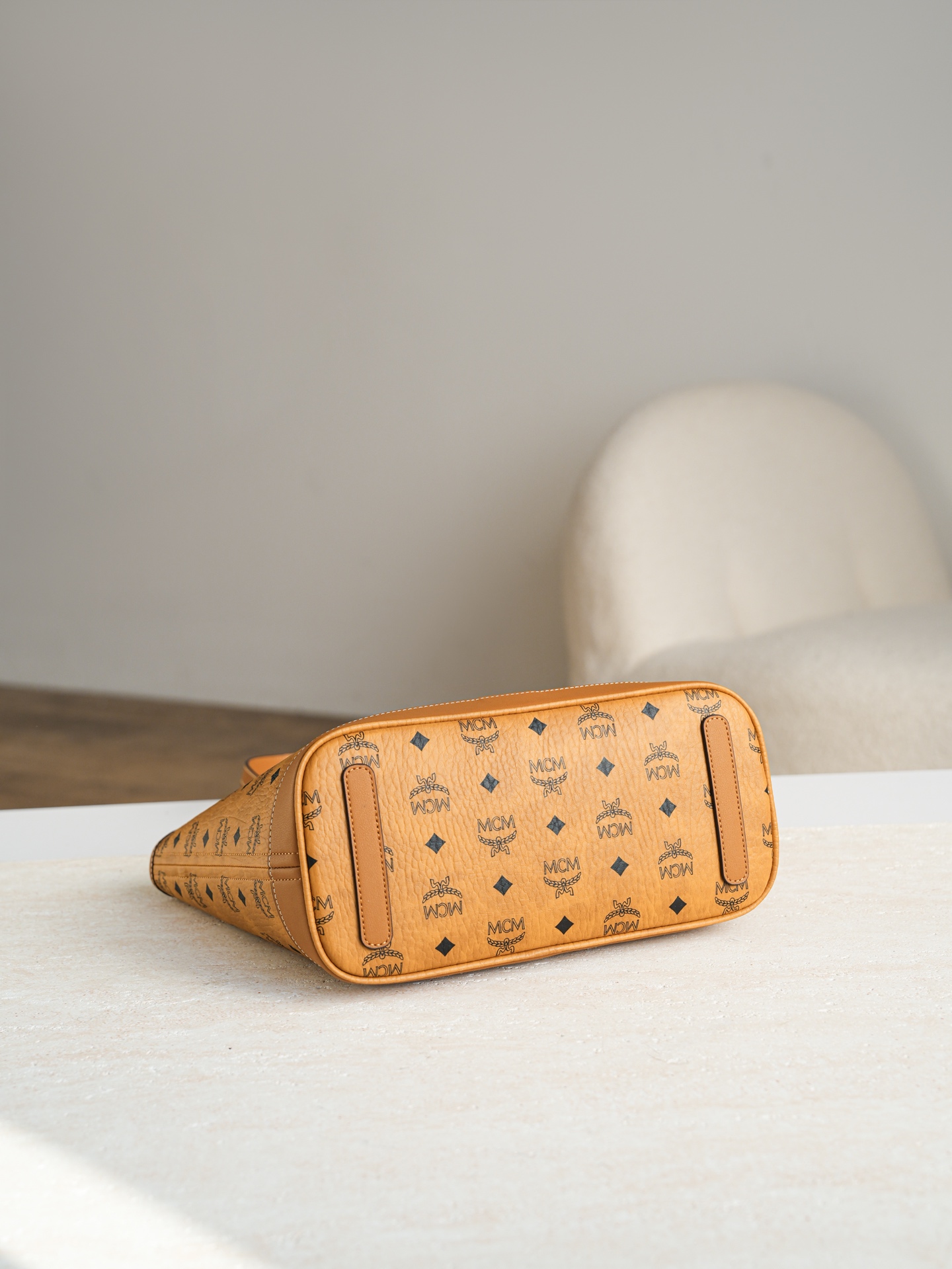 ®全新升级®官网同步𝙈𝘾𝙈 𝙇𝙞𝙯 𝙑𝙞𝙨𝙚𝙩𝙤𝙨干邑色小号#26新款D扣子母包.独家®️经典小号干邑色