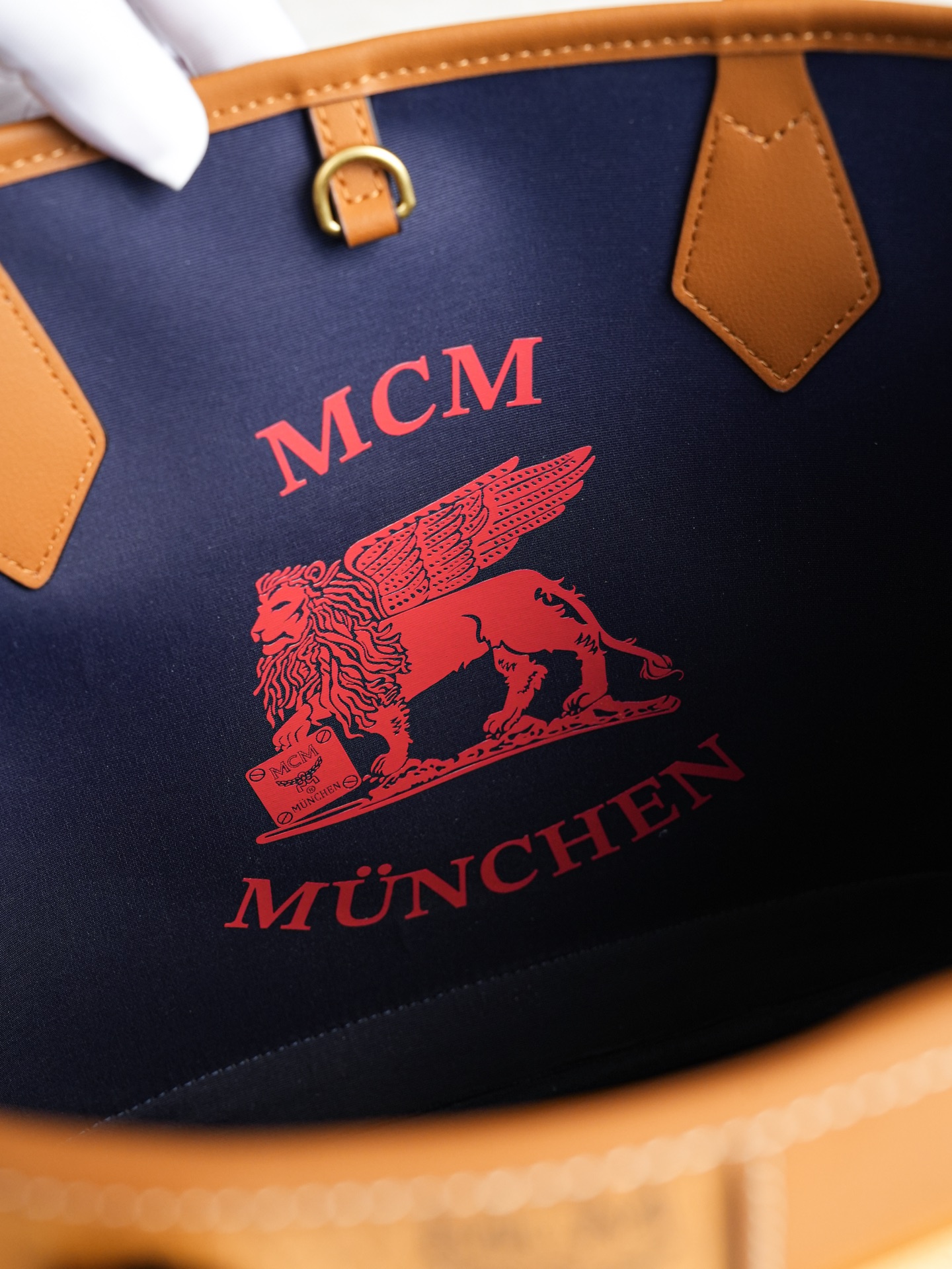 ®全新升级®官网同步𝙈𝘾𝙈 𝙇𝙞𝙯 𝙑𝙞𝙨𝙚𝙩𝙤𝙨干邑色小号#26新款D扣子母包.独家®️经典小号干邑色