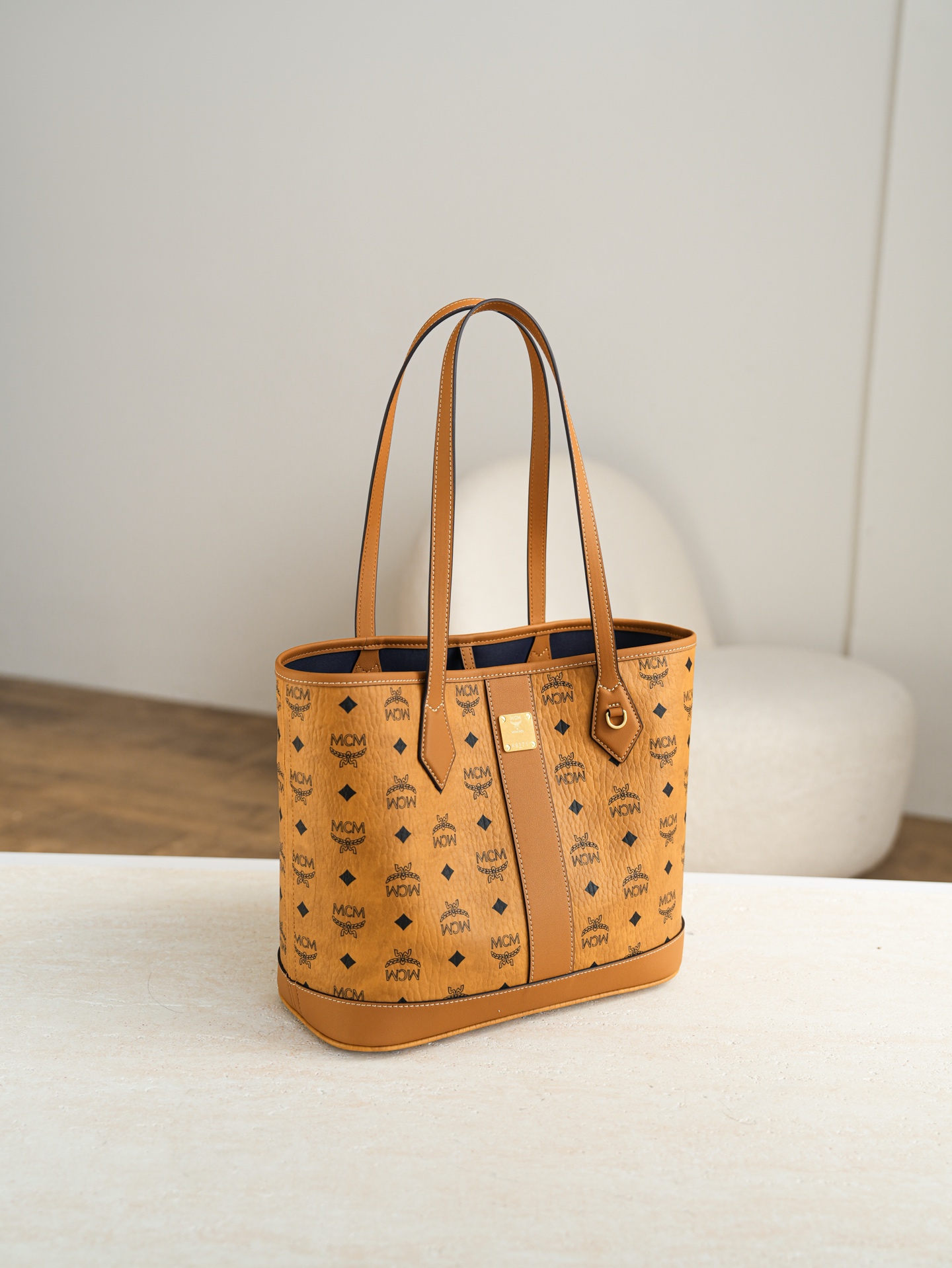 ®全新升级®官网同步𝙈𝘾𝙈 𝙇𝙞𝙯 𝙑𝙞𝙨𝙚𝙩𝙤𝙨干邑色小号#26新款D扣子母包.独家®️经典小号干邑色