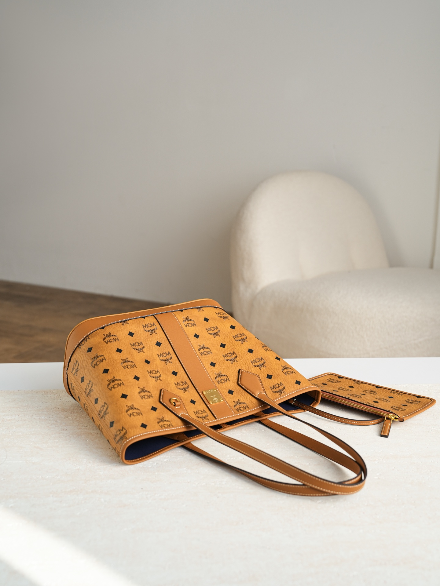 ®全新升级®官网同步𝙈𝘾𝙈 𝙇𝙞𝙯 𝙑𝙞𝙨𝙚𝙩𝙤𝙨干邑色小号#26新款D扣子母包.独家®️经典小号干邑色