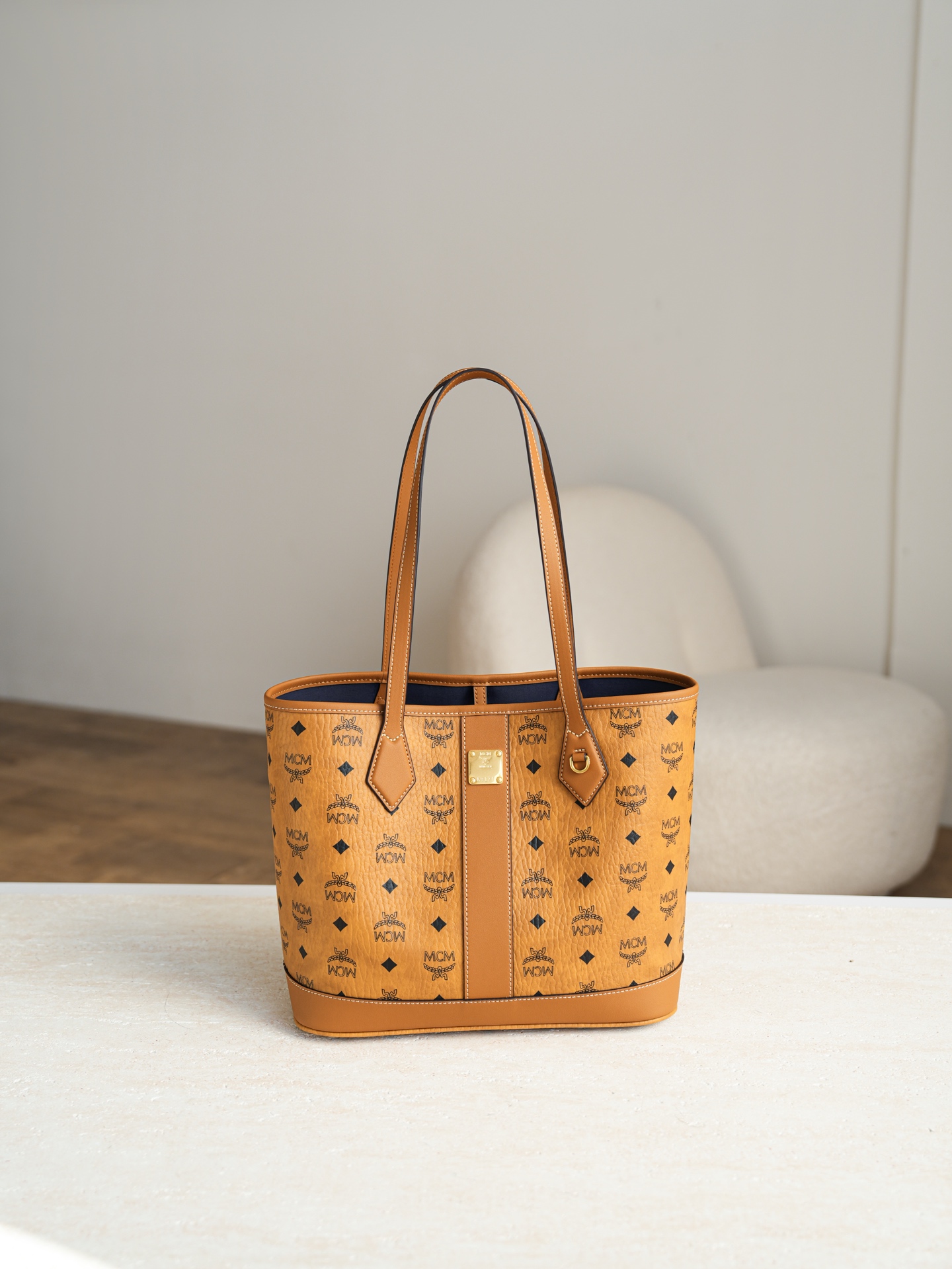 ®全新升级®官网同步𝙈𝘾𝙈 𝙇𝙞𝙯 𝙑𝙞𝙨𝙚𝙩𝙤𝙨干邑色小号#26新款D扣子母包.独家®️经典小号干邑色