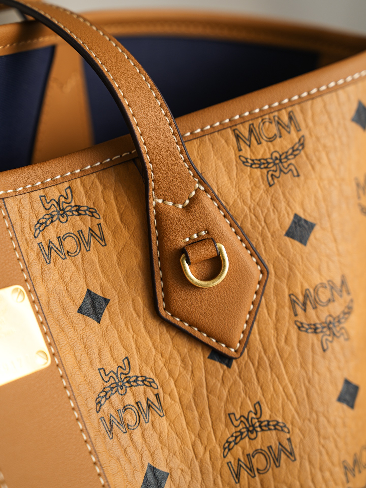 MCM 𝐋𝐞𝐚𝐭𝐡𝐞𝐫leather