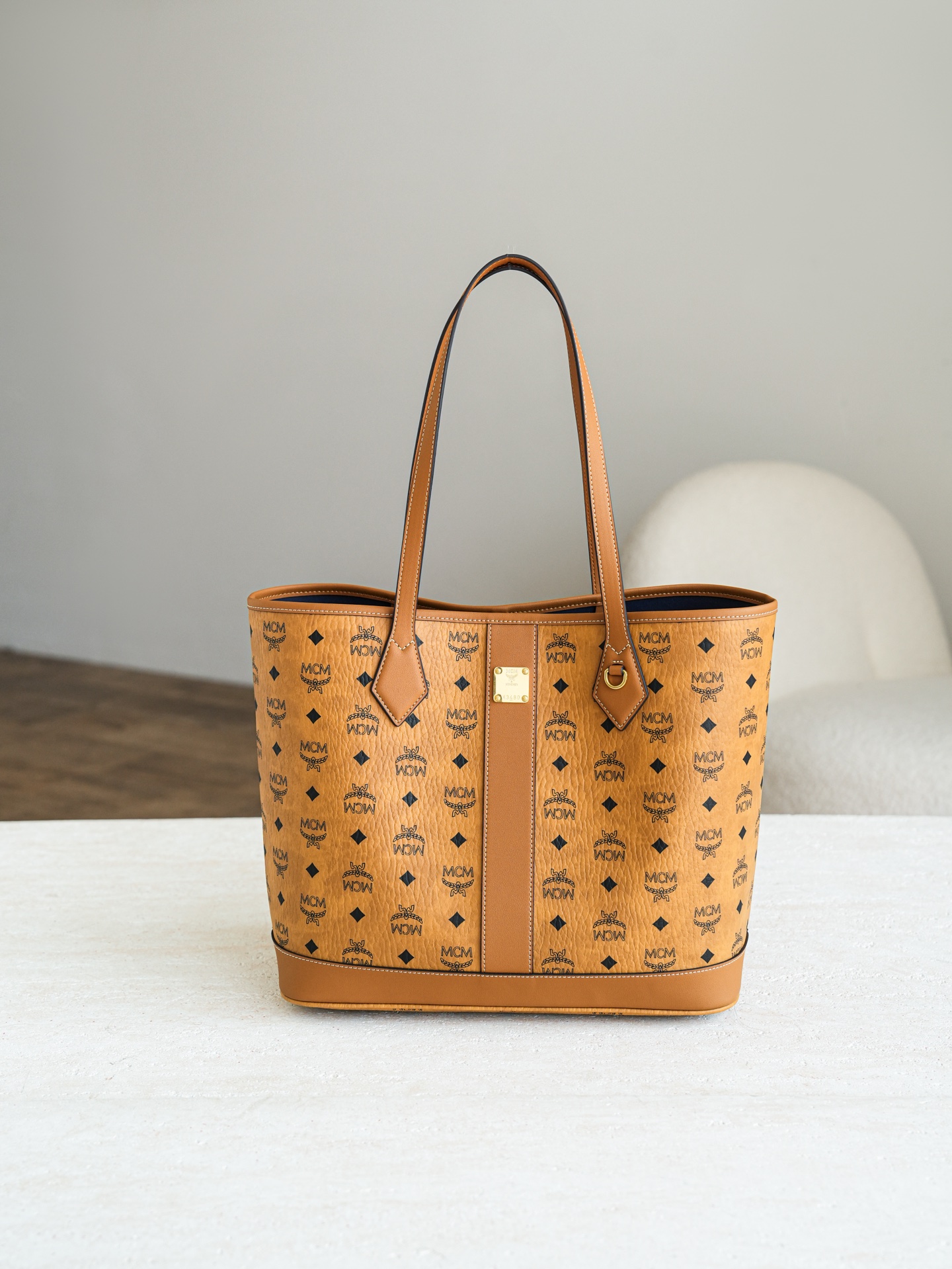 ®全新升级®官网同步𝙈𝘾𝙈 𝙇𝙞𝙯 𝙑𝙞𝙨𝙚𝙩𝙤𝙨干邑色中号#26新款D扣子母包.独家®️经典 中号干邑