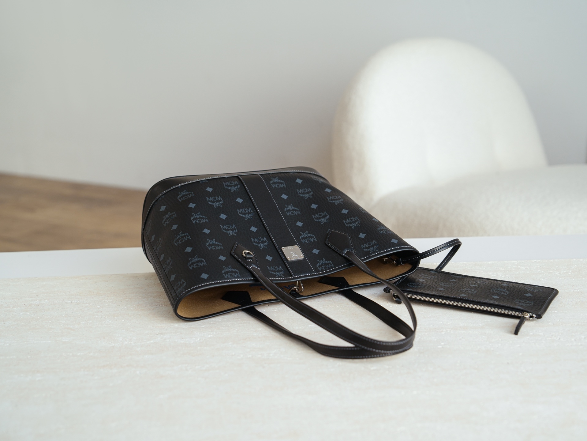 ®全新升级®官网同步𝙈𝘾𝙈 𝙇𝙞𝙯 𝙑𝙞𝙨𝙚𝙩𝙤𝙨黑色小号#26新款D扣子母包.独家®️经典 小号 黑色