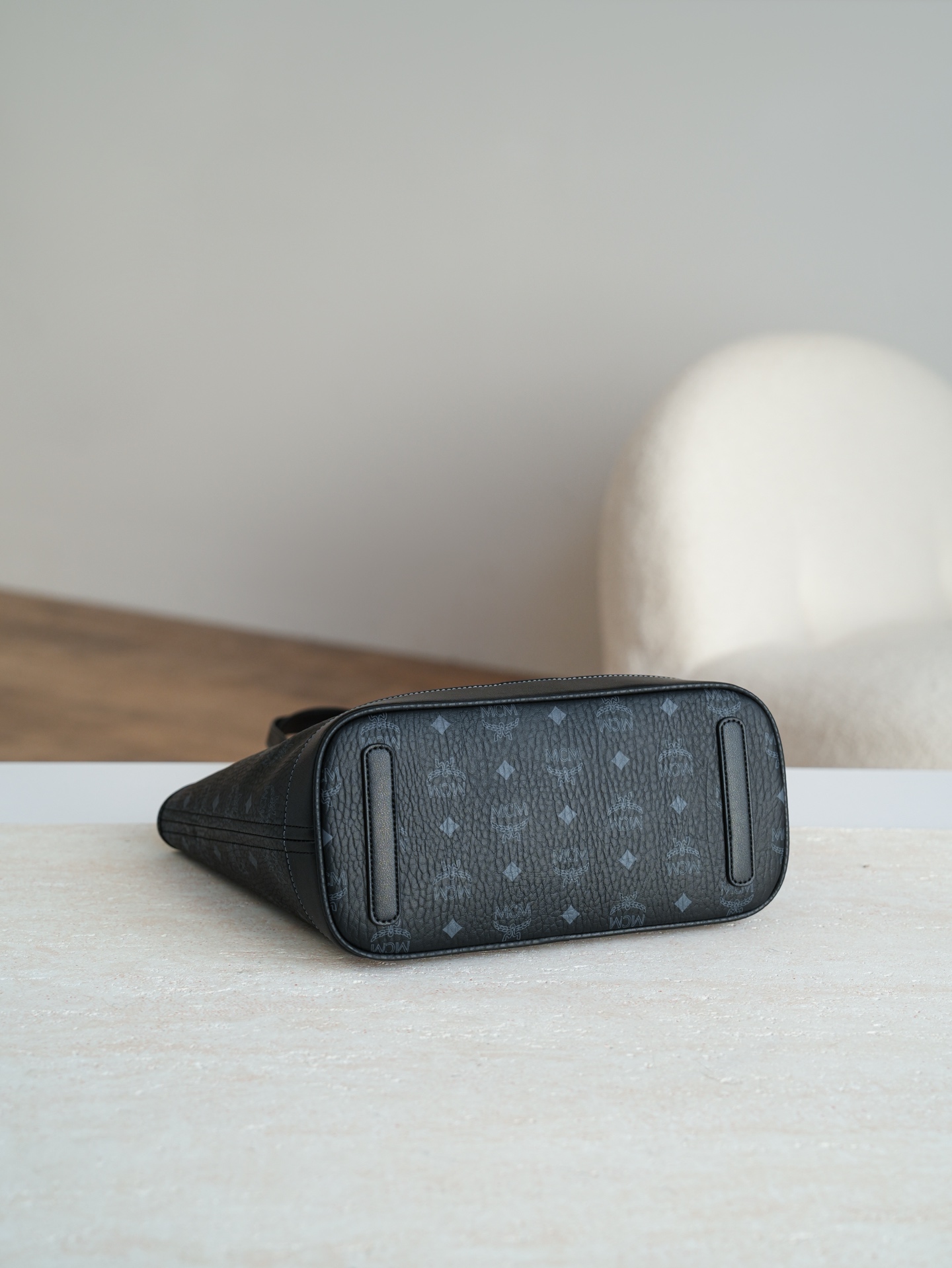 ®全新升级®官网同步𝙈𝘾𝙈 𝙇𝙞𝙯 𝙑𝙞𝙨𝙚𝙩𝙤𝙨黑色小号#26新款D扣子母包.独家®️经典 小号 黑色