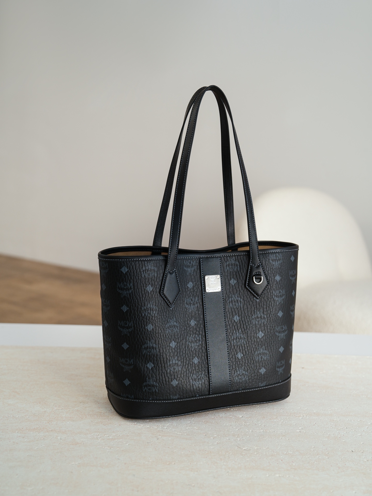 ®全新升级®官网同步𝙈𝘾𝙈 𝙇𝙞𝙯 𝙑𝙞𝙨𝙚𝙩𝙤𝙨黑色小号#26新款D扣子母包.独家®️经典 小号 黑色