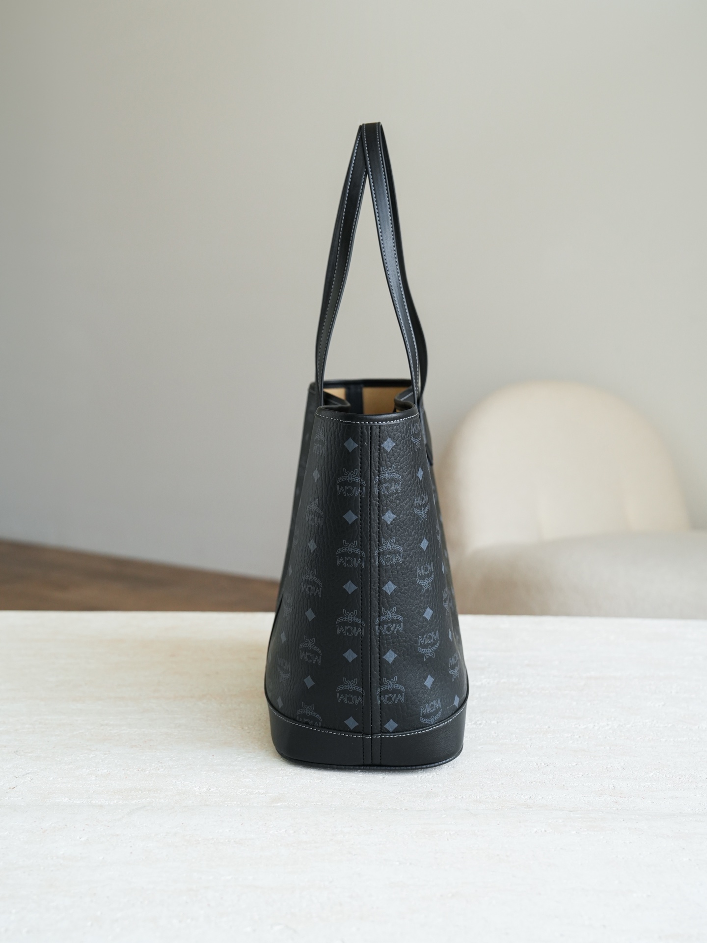 ®全新升级®官网同步𝙈𝘾𝙈 𝙇𝙞𝙯 𝙑𝙞𝙨𝙚𝙩𝙤𝙨黑色 中号#26新款D扣子母包.独家®️经典 中号 黑