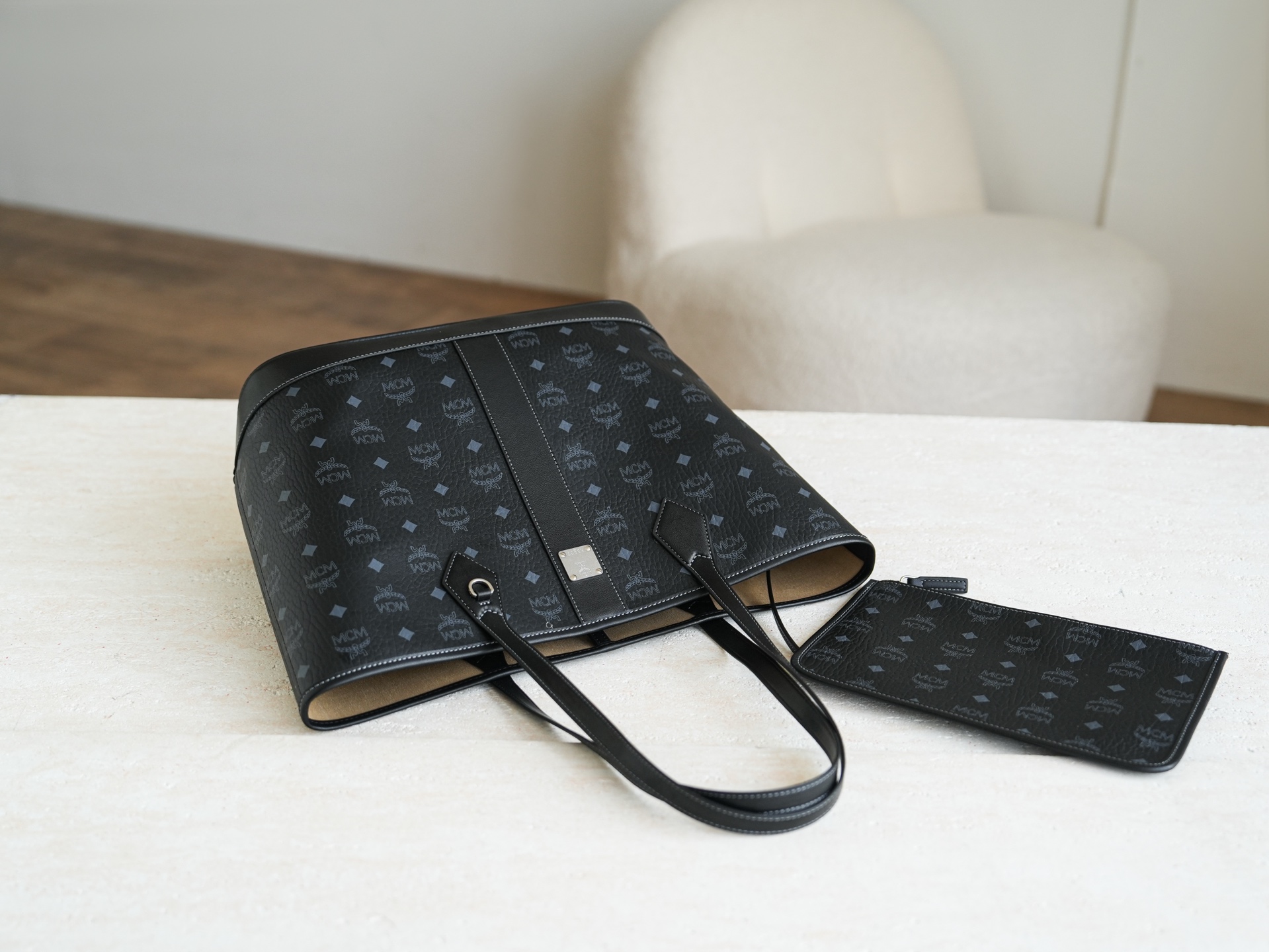 ®全新升级®官网同步𝙈𝘾𝙈 𝙇𝙞𝙯 𝙑𝙞𝙨𝙚𝙩𝙤𝙨黑色 中号#26新款D扣子母包.独家®️经典 中号 黑