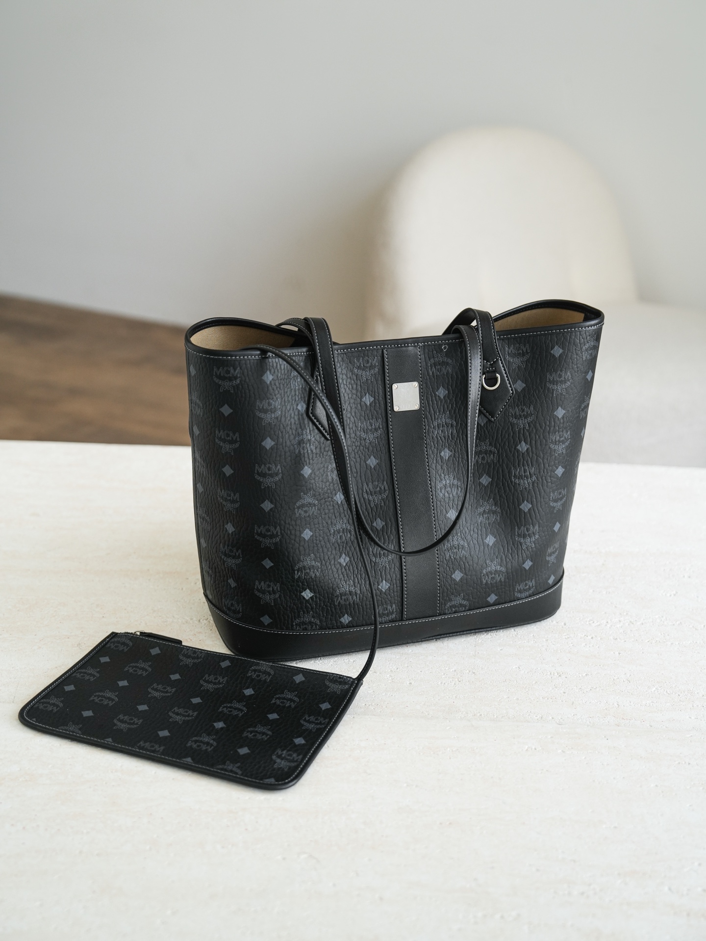 ®全新升级®官网同步𝙈𝘾𝙈 𝙇𝙞𝙯 𝙑𝙞𝙨𝙚𝙩𝙤𝙨黑色 中号#26新款D扣子母包.独家®️经典 中号 黑