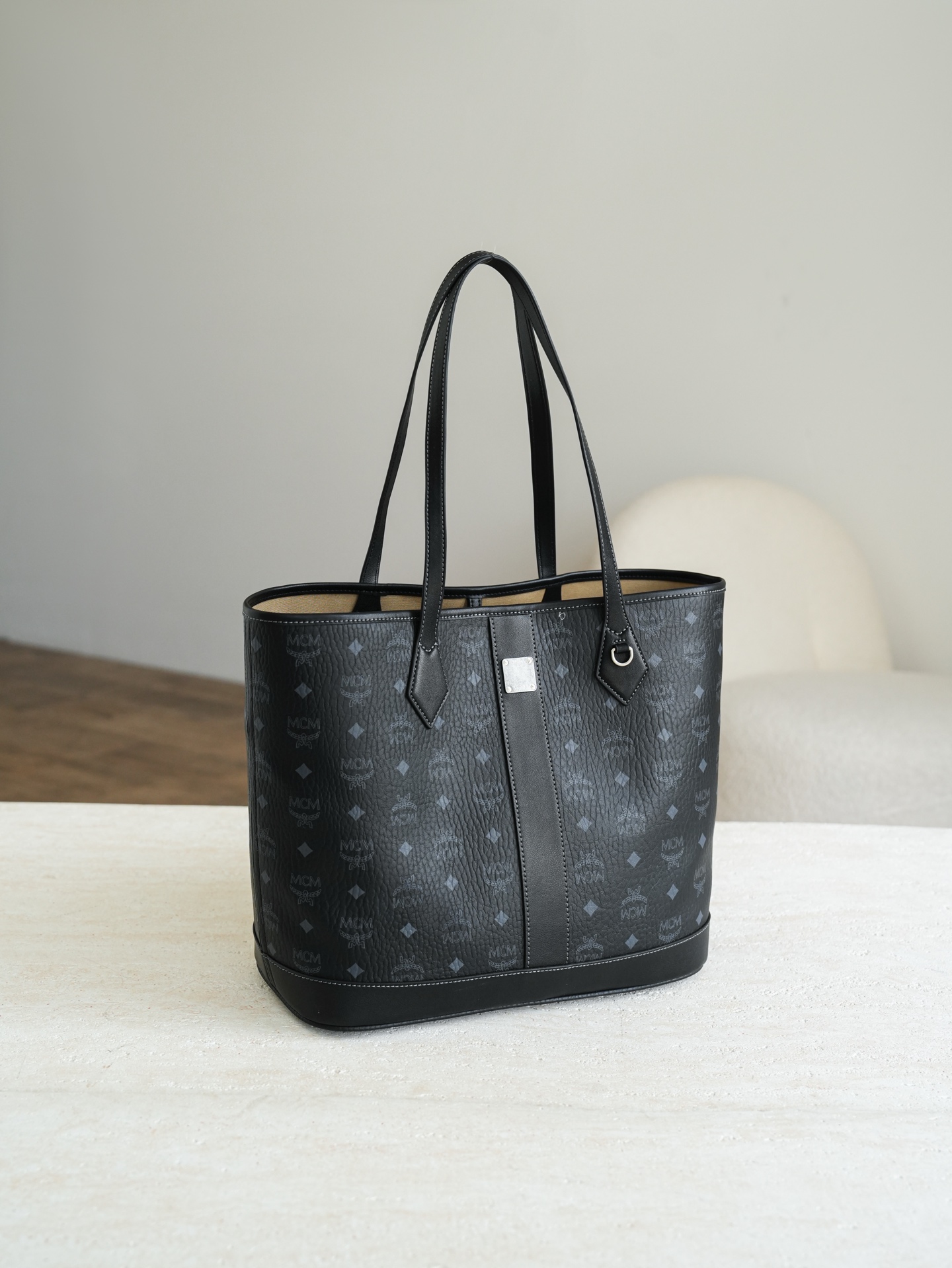 ®全新升级®官网同步𝙈𝘾𝙈 𝙇𝙞𝙯 𝙑𝙞𝙨𝙚𝙩𝙤𝙨黑色 中号#26新款D扣子母包.独家®️经典 中号 黑