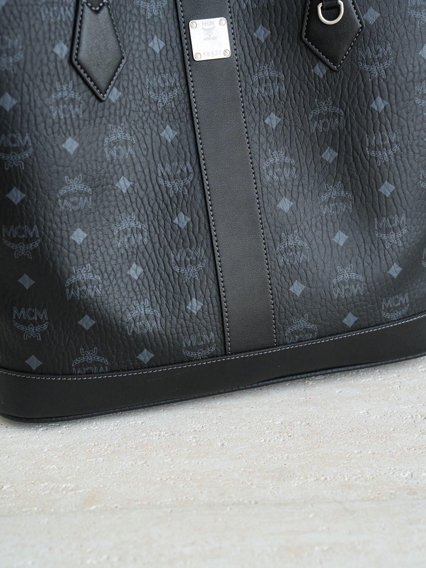 MCM 𝐋𝐞𝐚𝐭𝐡𝐞𝐫leather