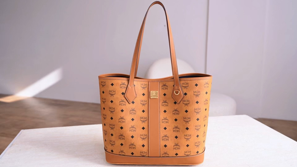 MCM Real shot display medium size
