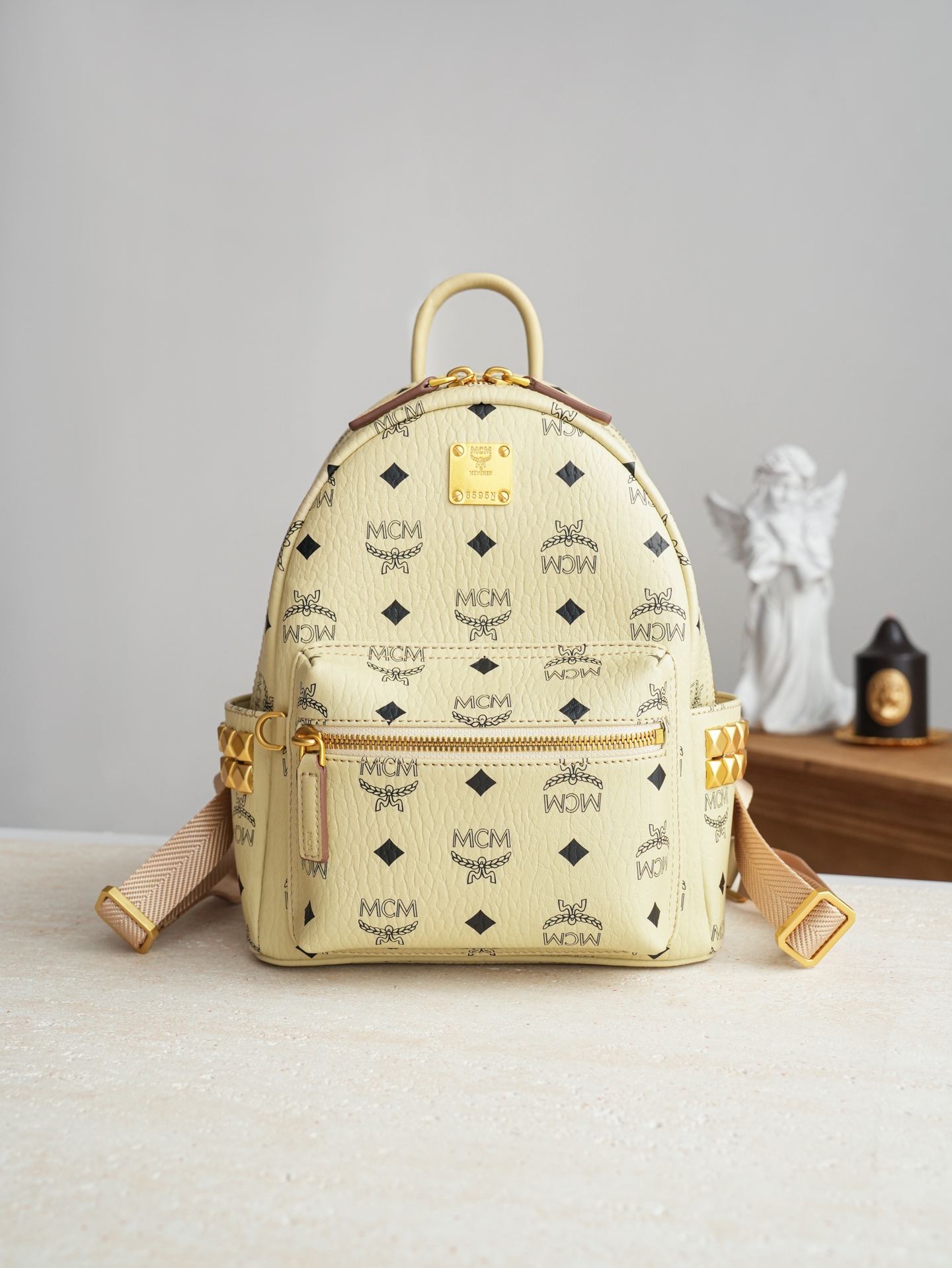 ®全新升级®官网同步𝙈𝘾𝙈 𝙎𝙩𝙖𝙧𝙠 𝙎𝙞𝙙𝙚 𝙎𝙩𝙪𝙙𝙨𝘽𝙖𝙘𝙠𝙥𝙖𝙘𝙠 𝙞𝙣 𝙑𝙞𝙨𝙚𝙩𝙤𝙨米白色